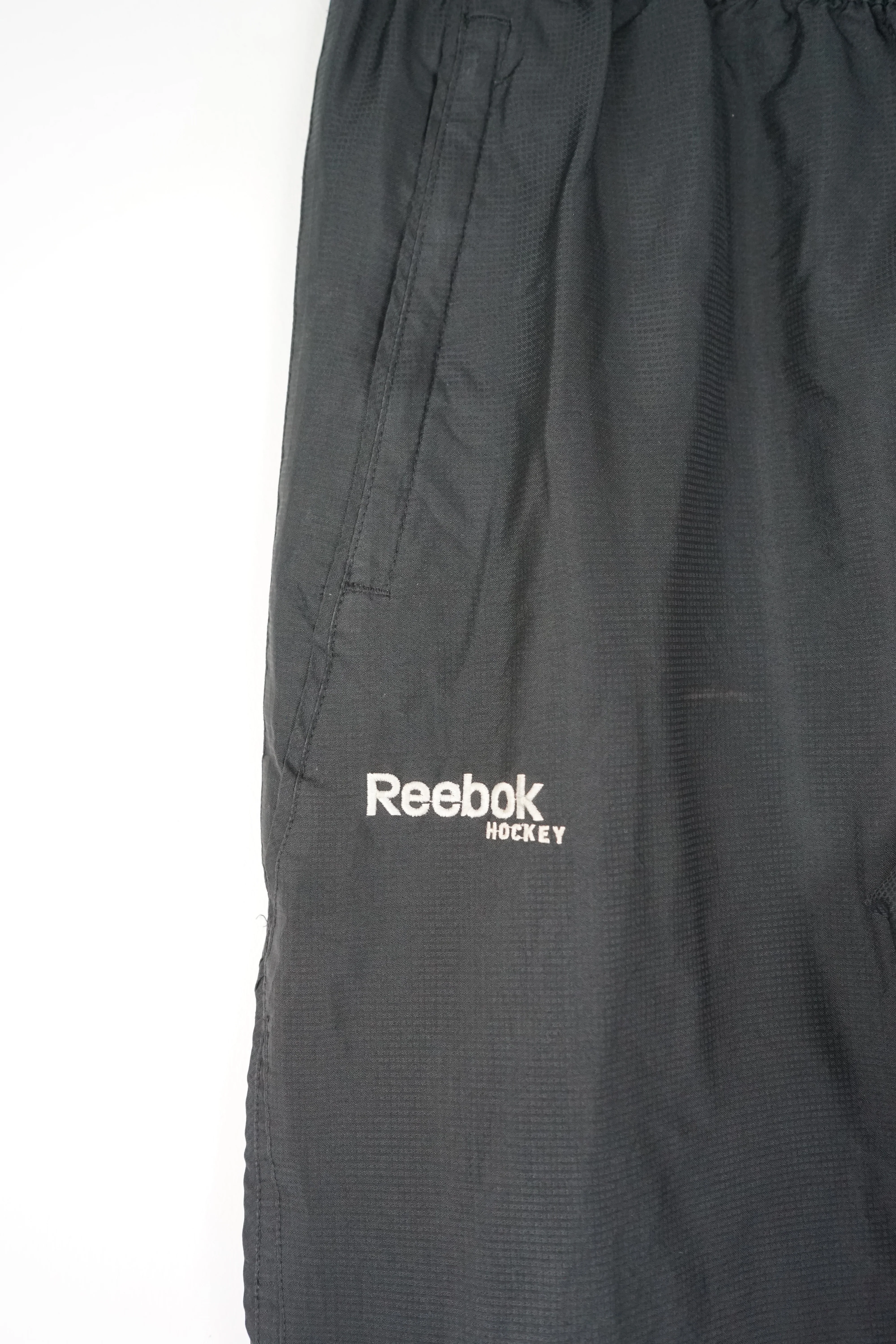 VINTAGE REEBOK 3/4 TRACK PANT SHORTS (M) - Image 2