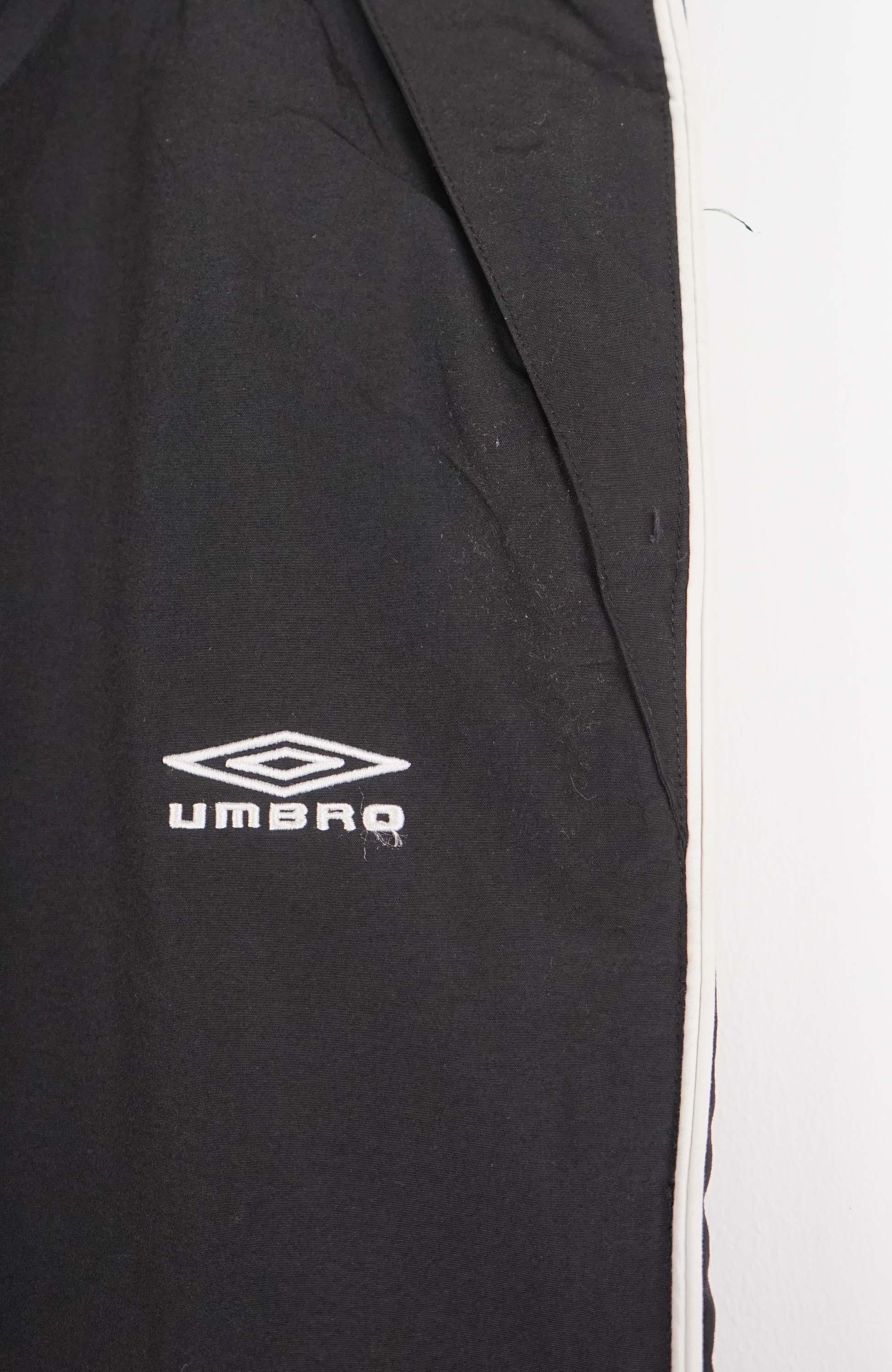 VINTAGE UMBRO 3/4 TRACK PANT SHORTS (XXL) - Image 2