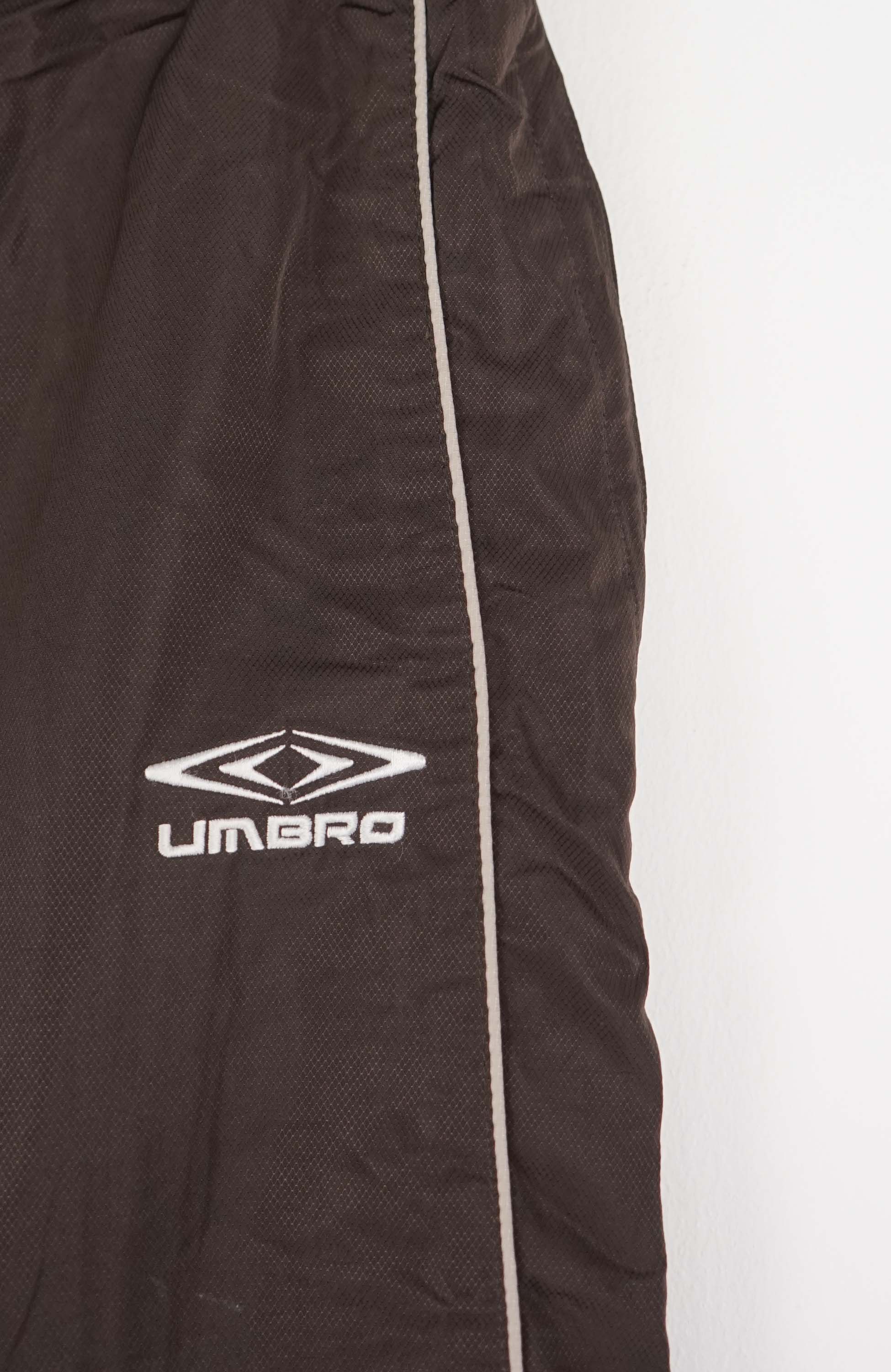 VINTAGE UMBRO TRACK PANT SHORTS (M) - Image 2