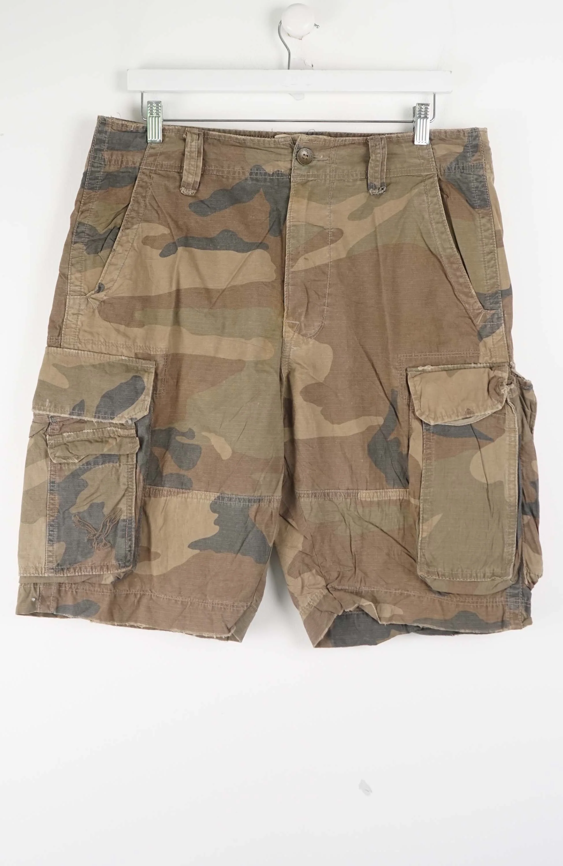 VINTAGE CAMO CARGO SHORTS W34