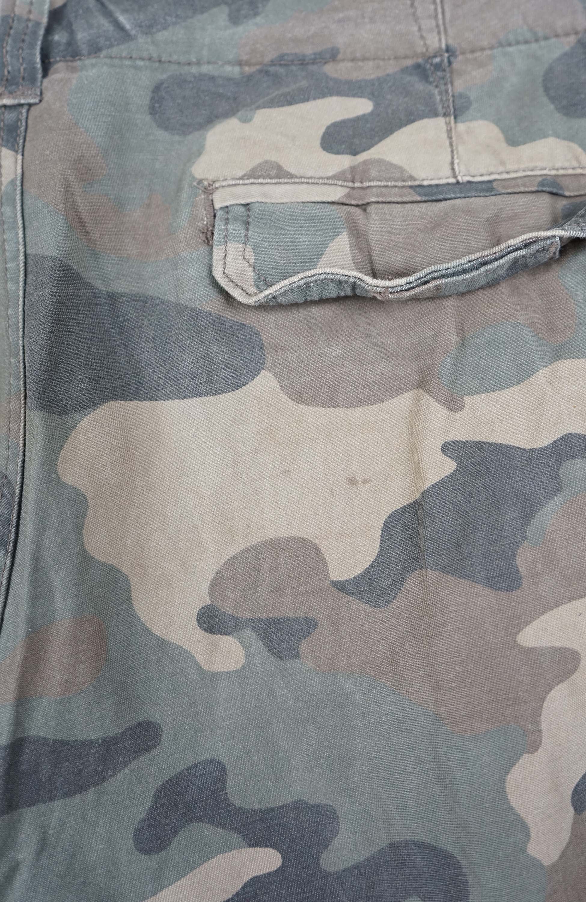 VINTAGE CAMO CARGO SHORTS W36 - Image 4