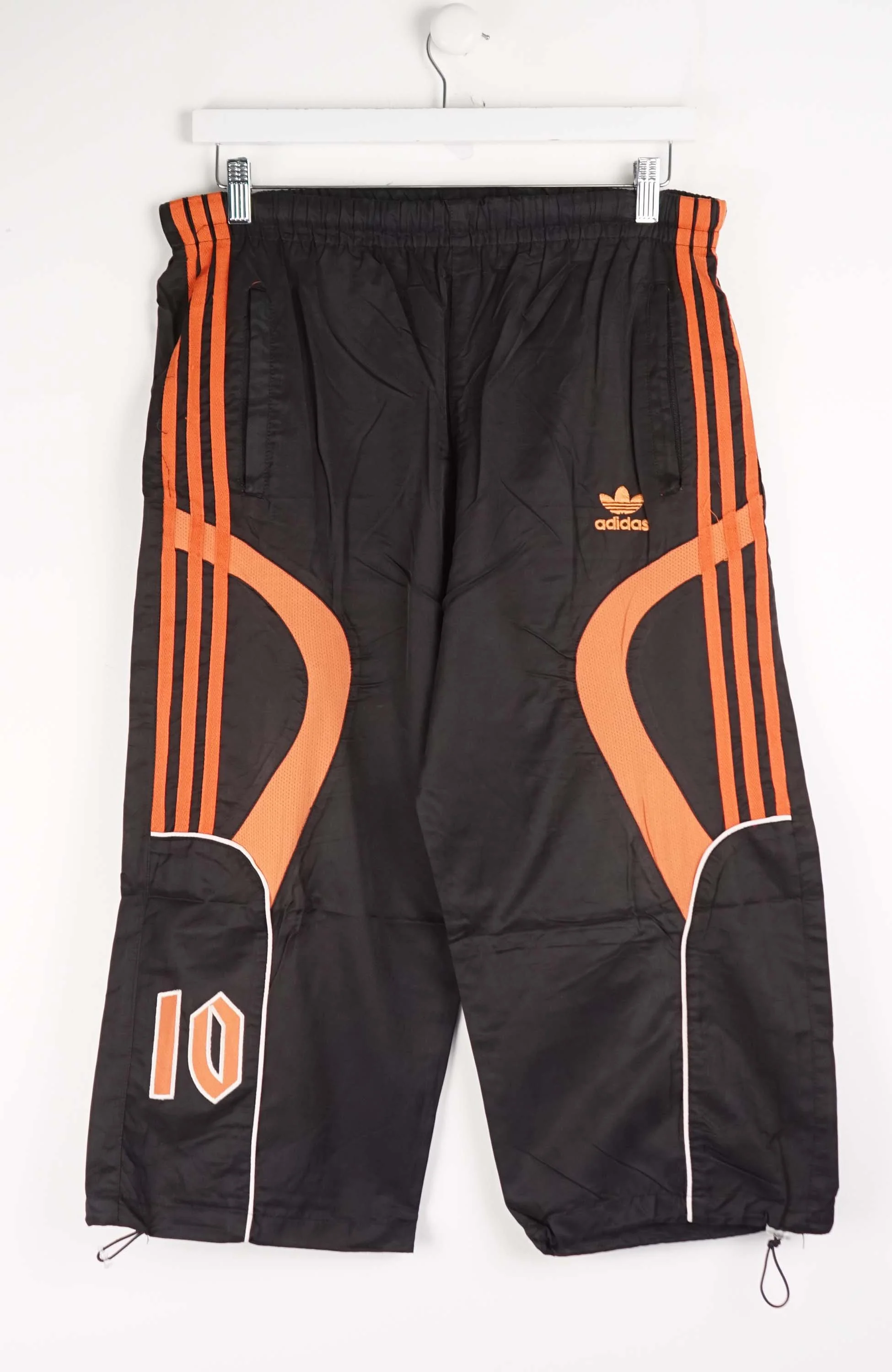 VINTAGE ADIDAS 3/4 TRACK PANT SHORTS (M)