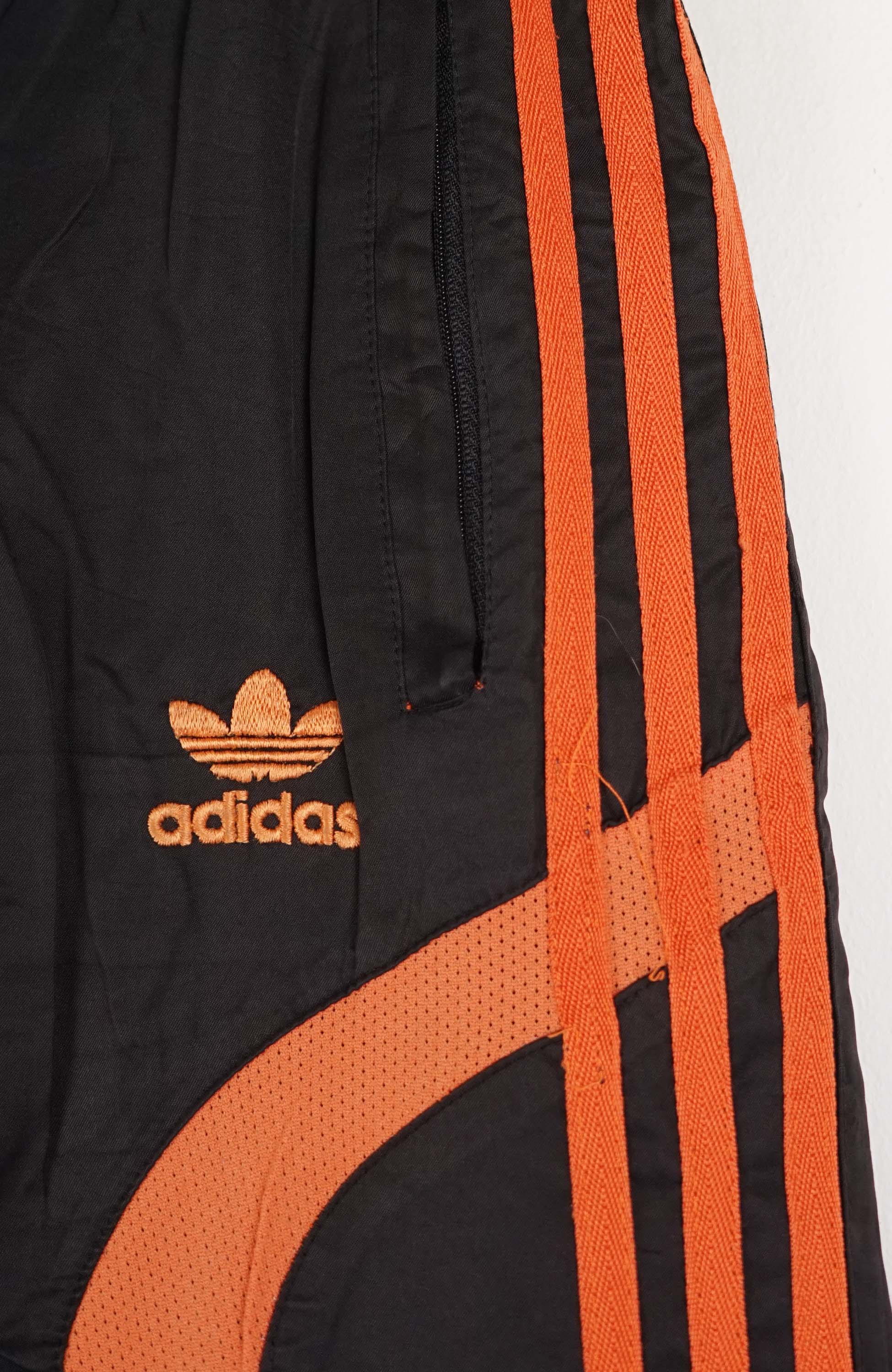 VINTAGE ADIDAS 3/4 TRACK PANT SHORTS (M) - Image 2