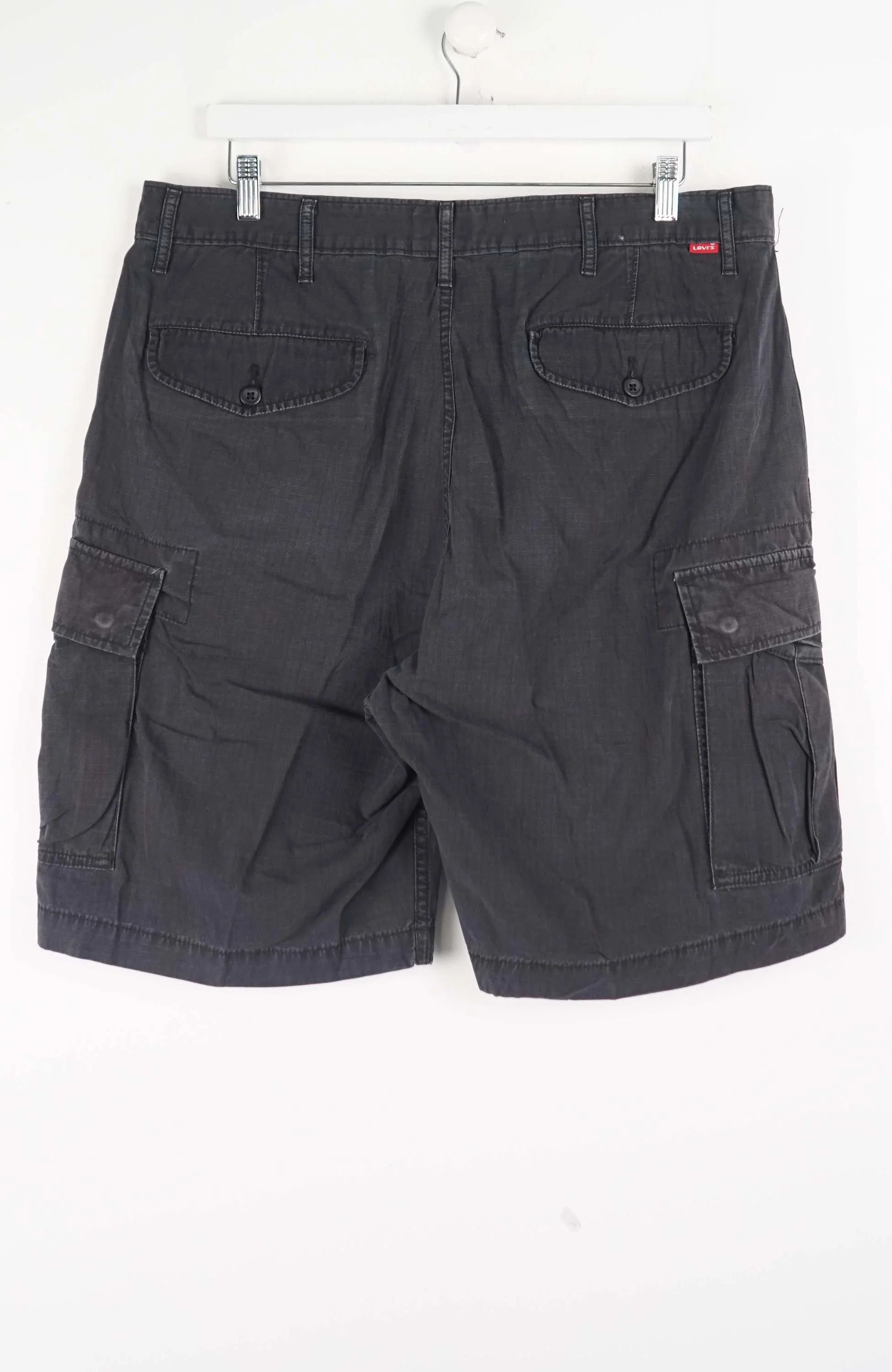 VINTAGE LEVI'S CARGO SHORTS W36 - Image 2