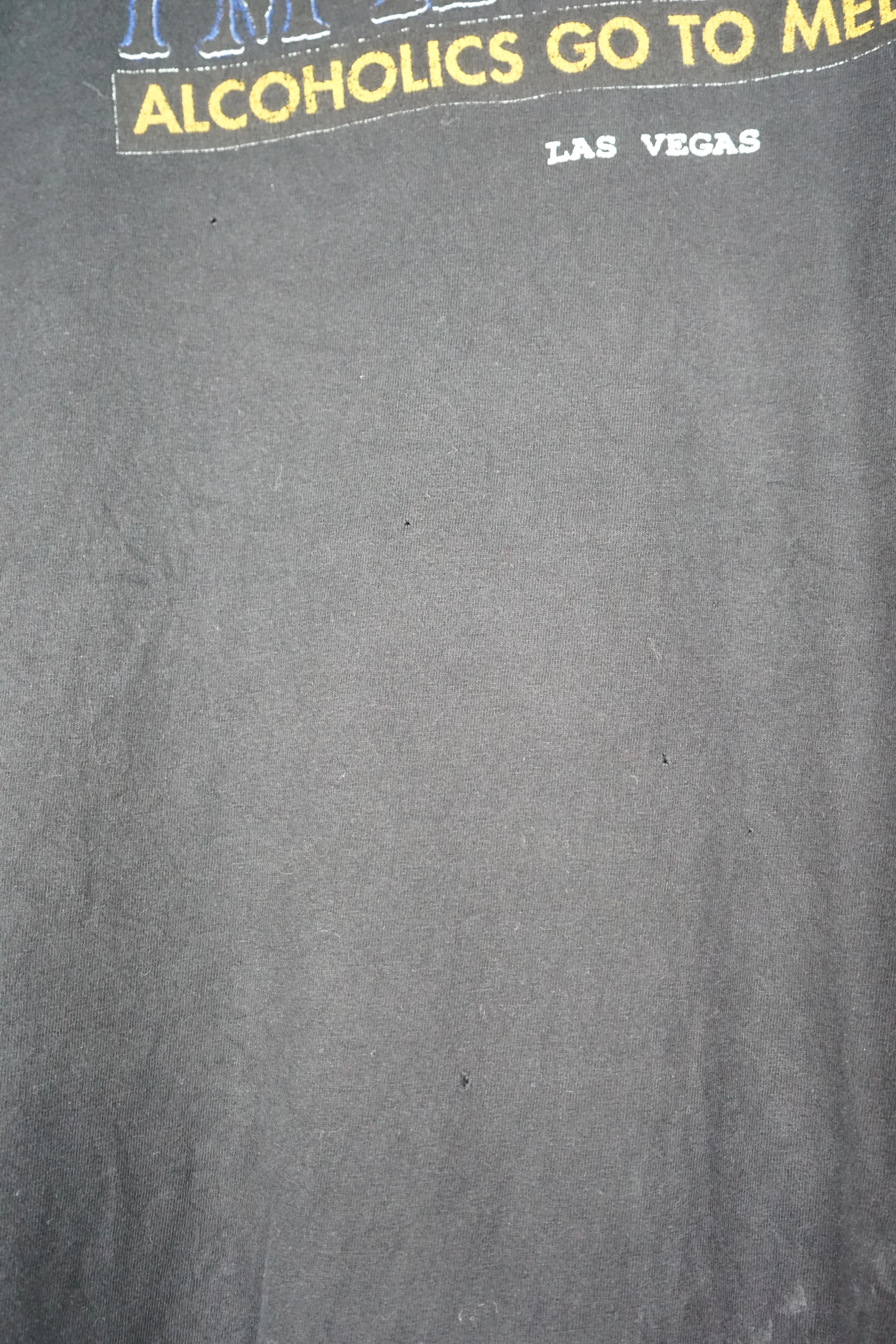 VINTAGE ALCOHOLICS GO TO MEETINGS T-SHIRT (XL) - Image 3