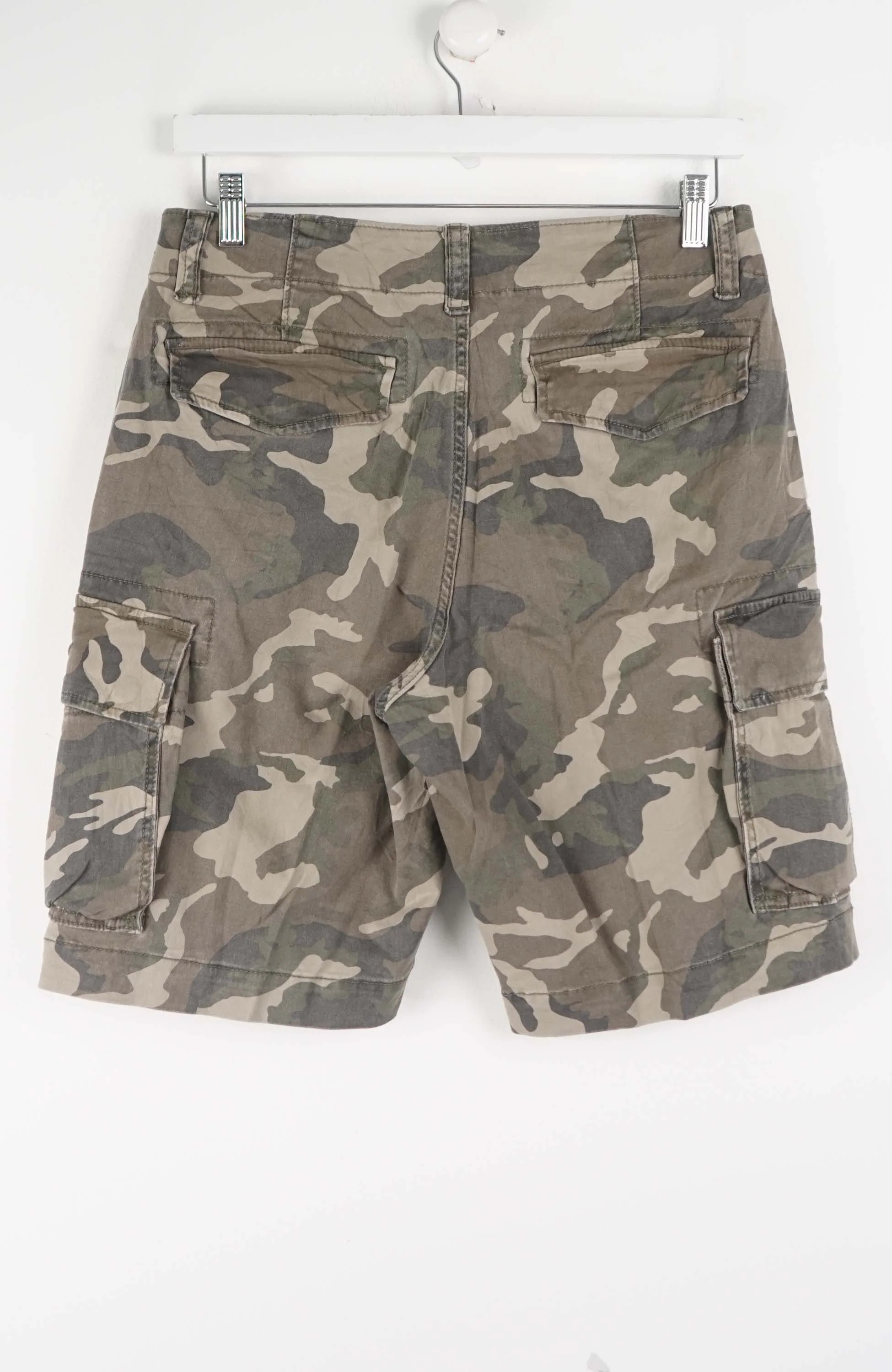 VINTAGE CAMO CARGO SHORTS W30 - Image 2
