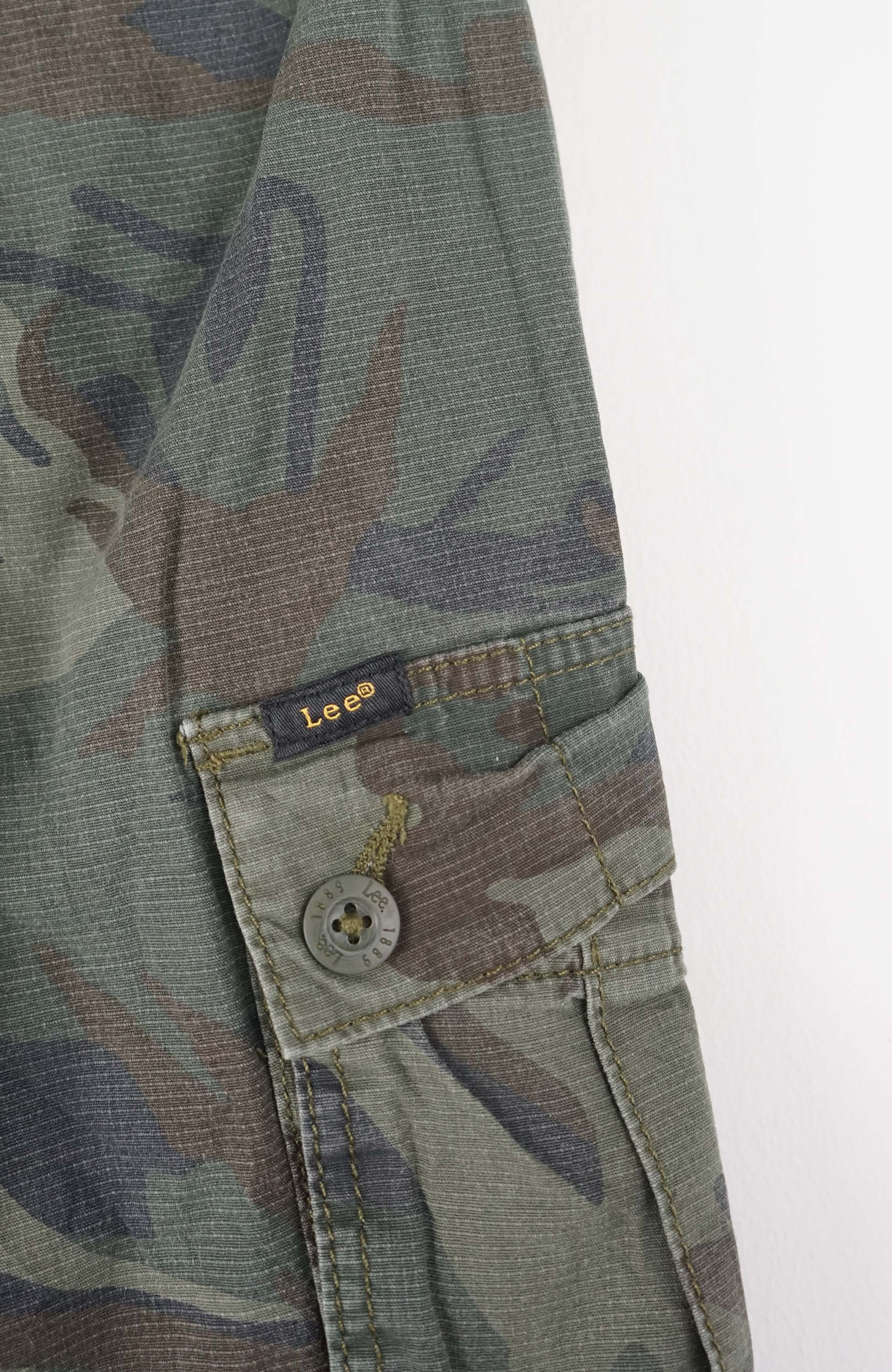 VINTAGE LEE CAMO CARGO SHORTS W32 - Image 2