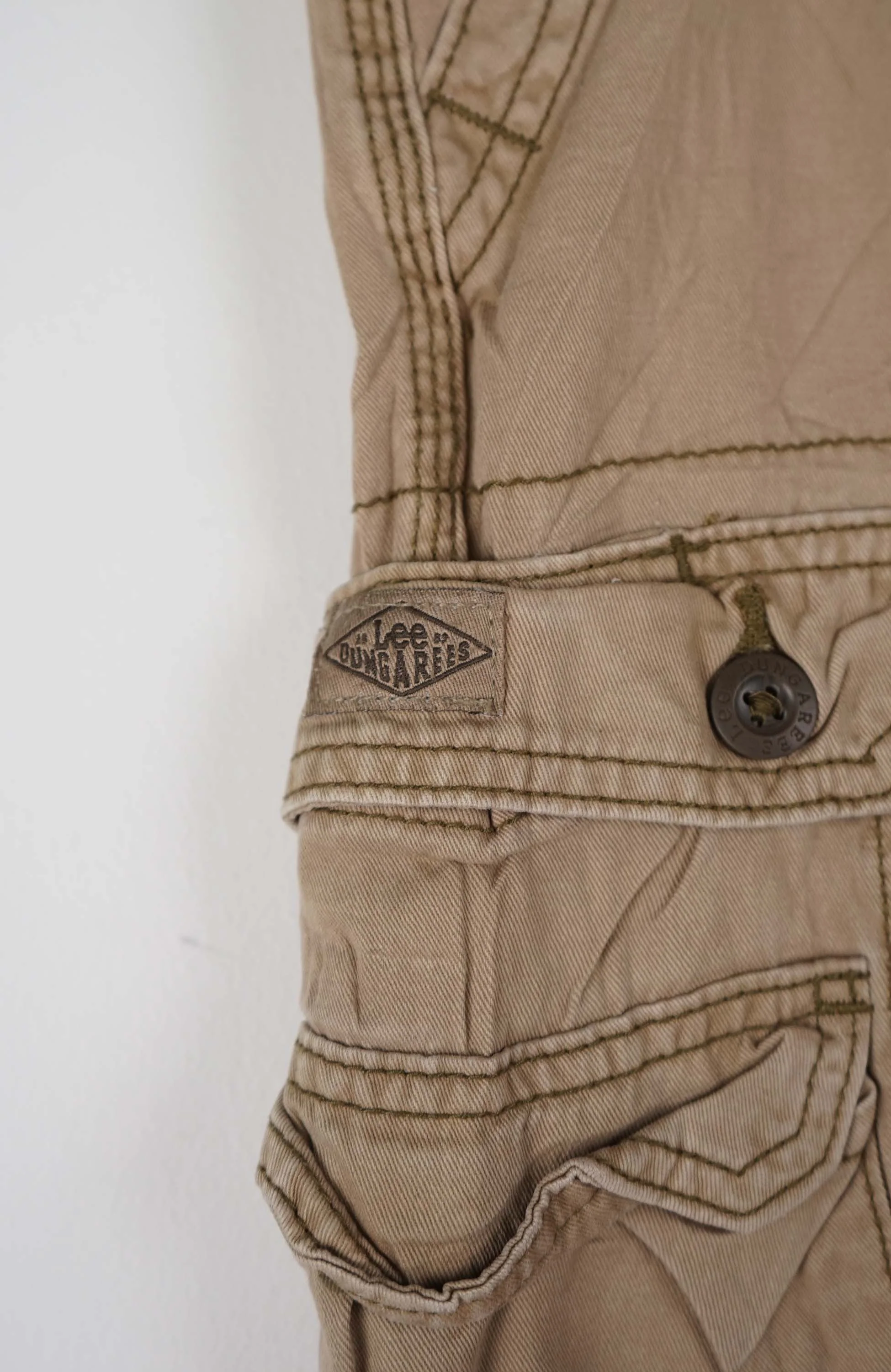 VINTAGE LEE DUNGAREES CARGO SHORTS W35 - Image 2