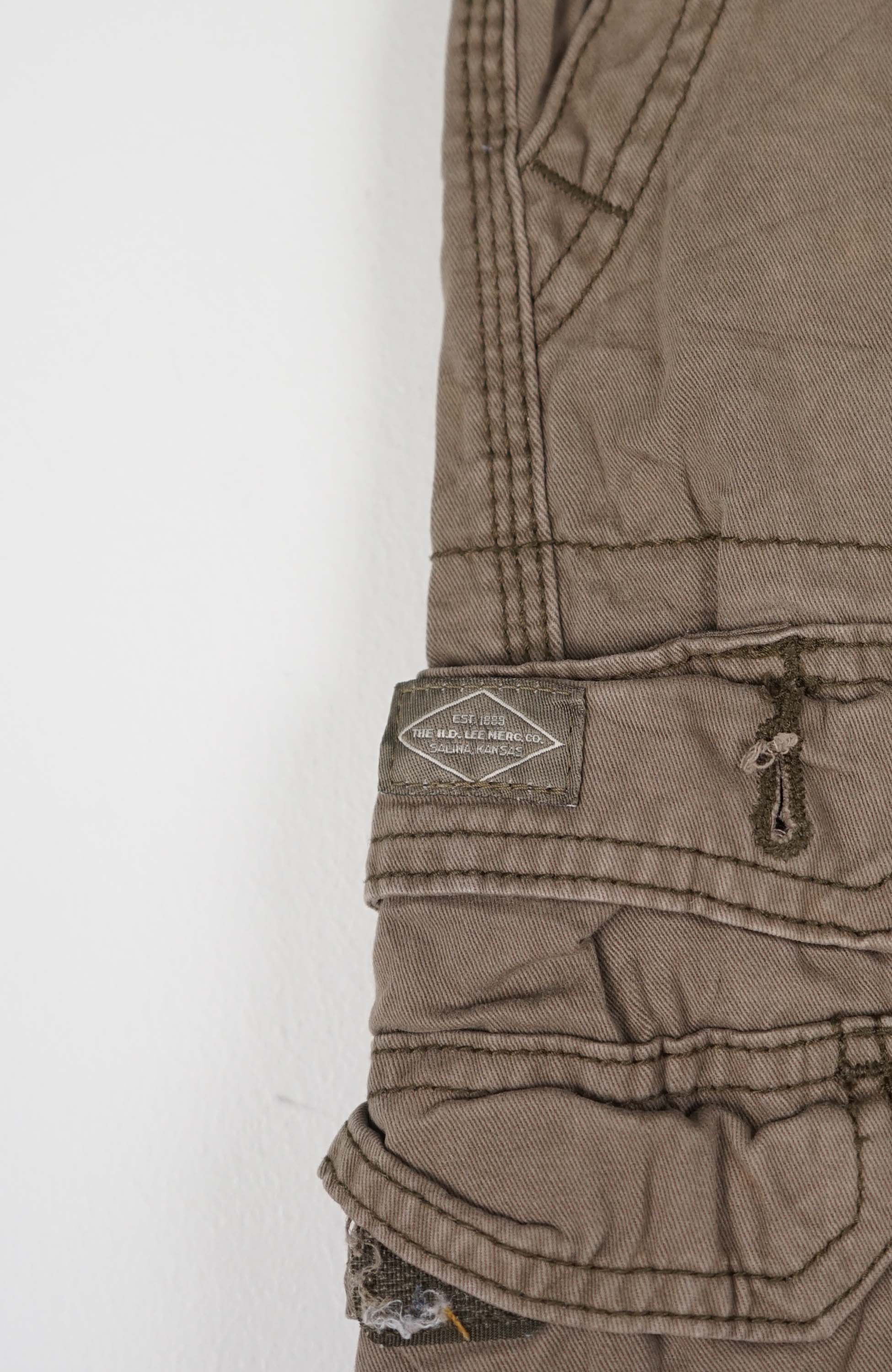 VINTAGE LEE DUNGAREES CARGO SHORTS W30 - Image 2