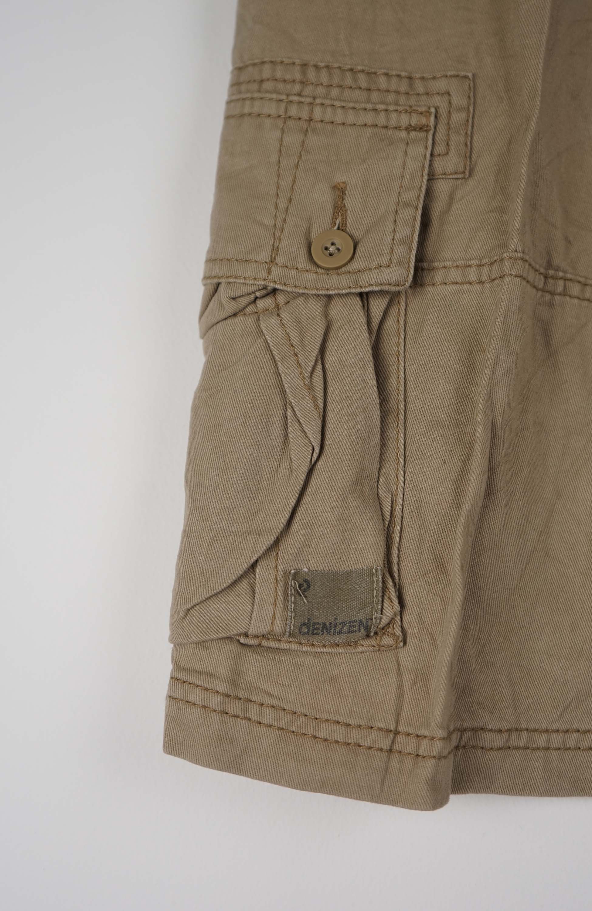 VINTAGE LEVI'S CARGO SHORTS W35 - Image 2