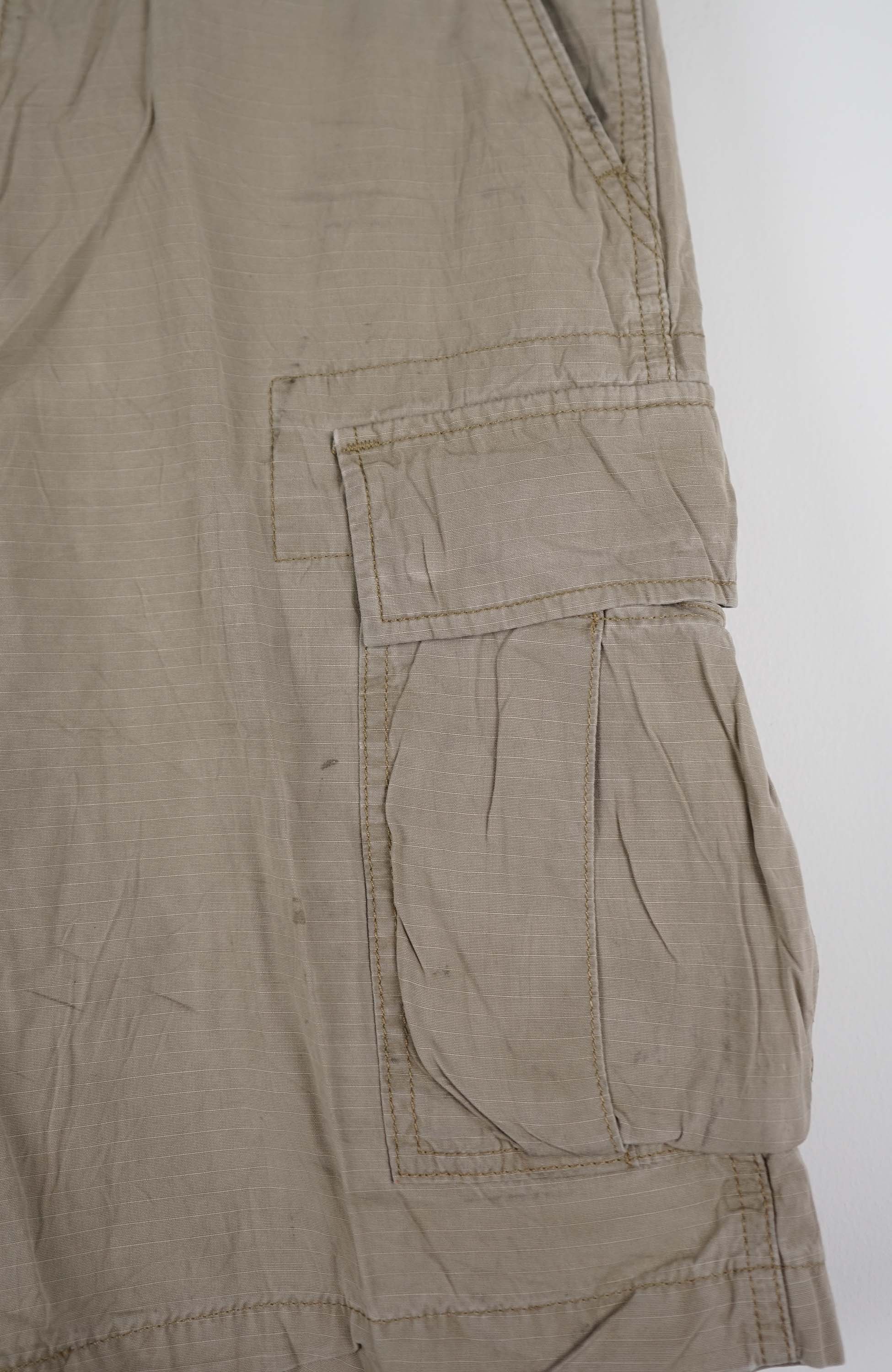 VINTAGE WRANGLER CARGO SHORTS W34 - Image 3