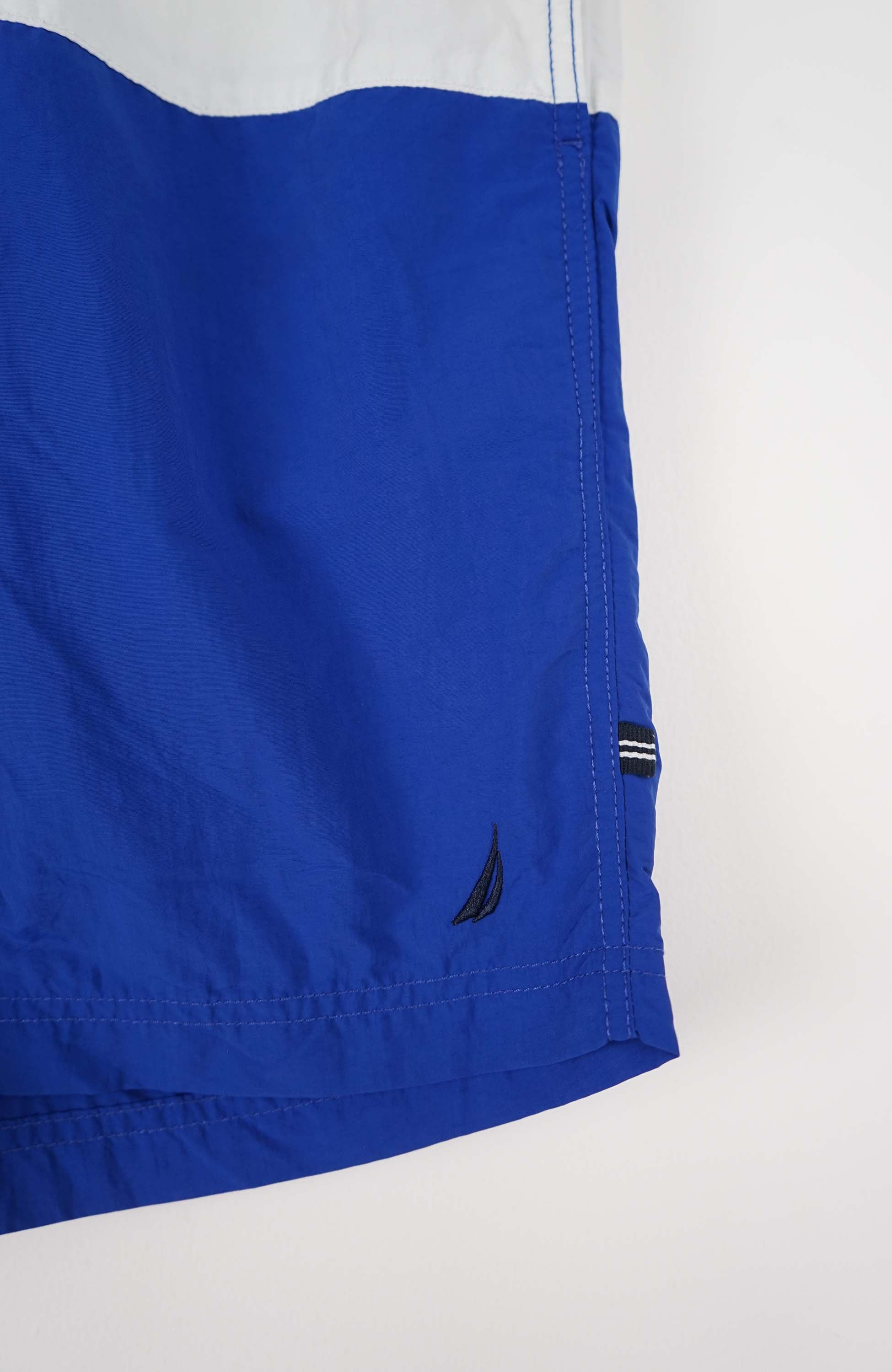VINTAGE NAUTICA SHORTS W32 - Image 2