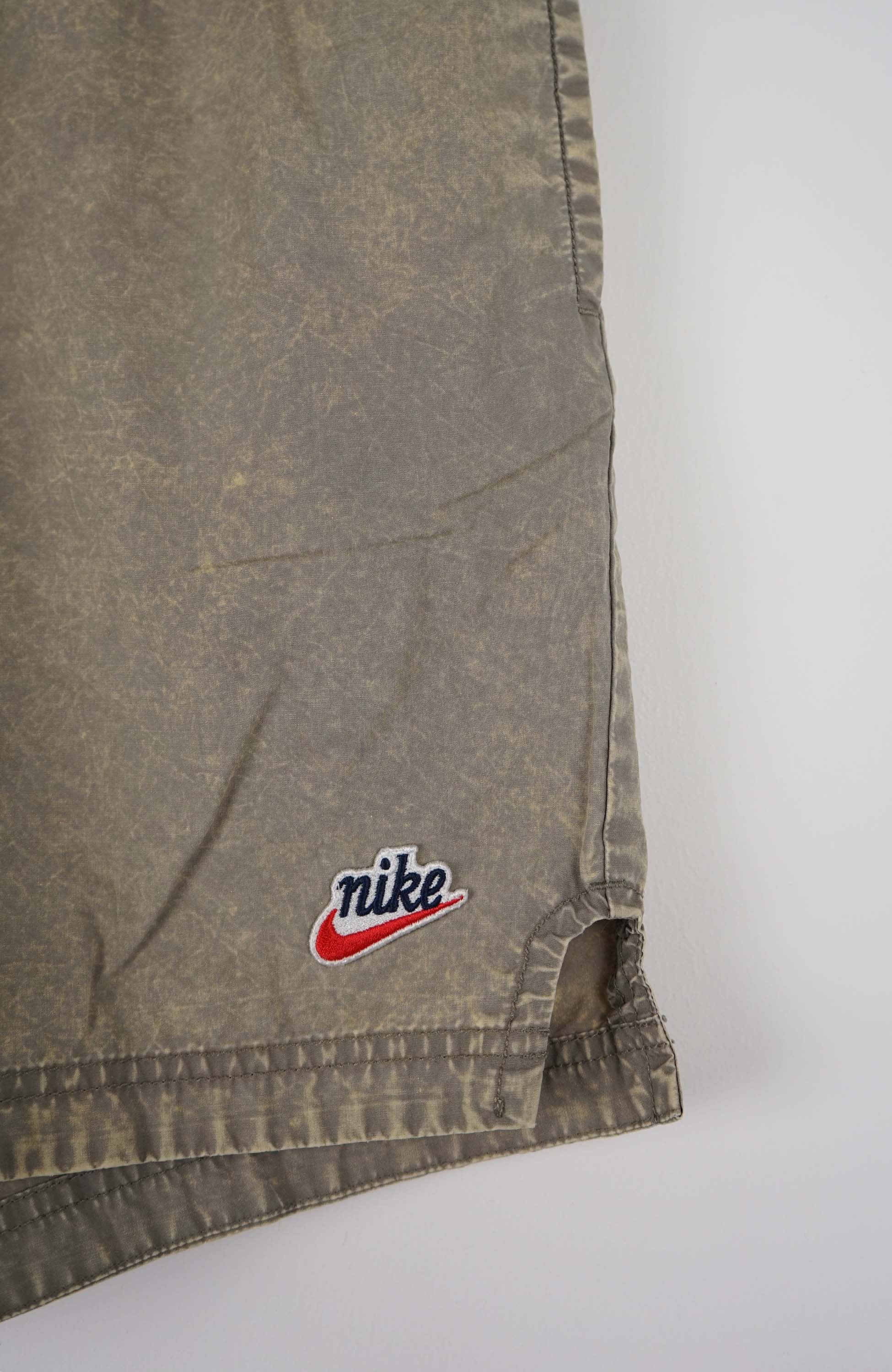 VINTAGE NIKE SHORTS W32 - Image 2