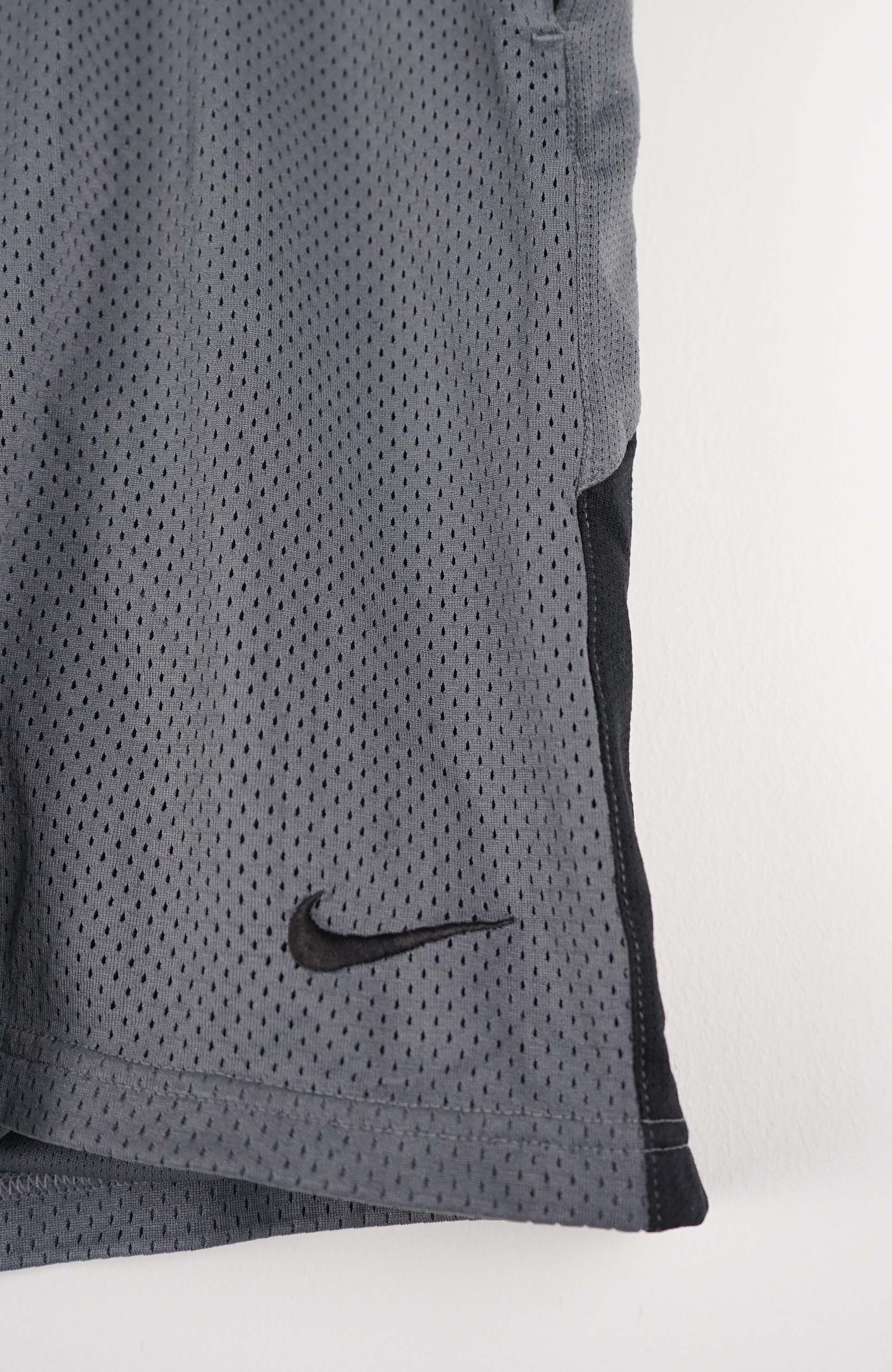 VINTAGE NIKE JERSEY SHORTS W30 - Image 2