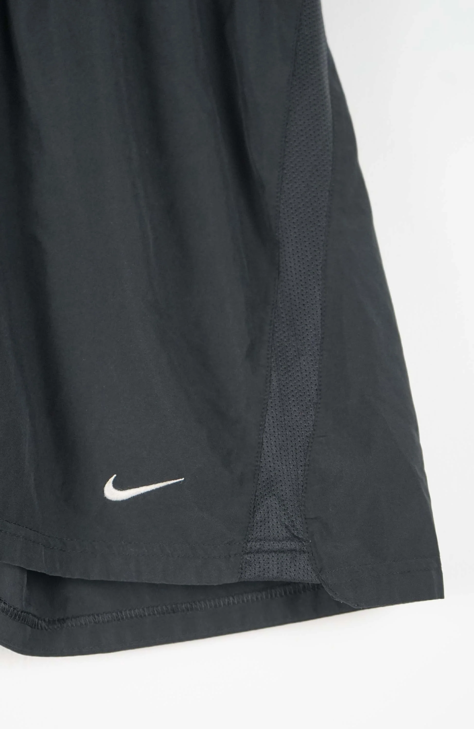 VINTAGE NIKE ACTIVE SHORTS W26 - Image 2