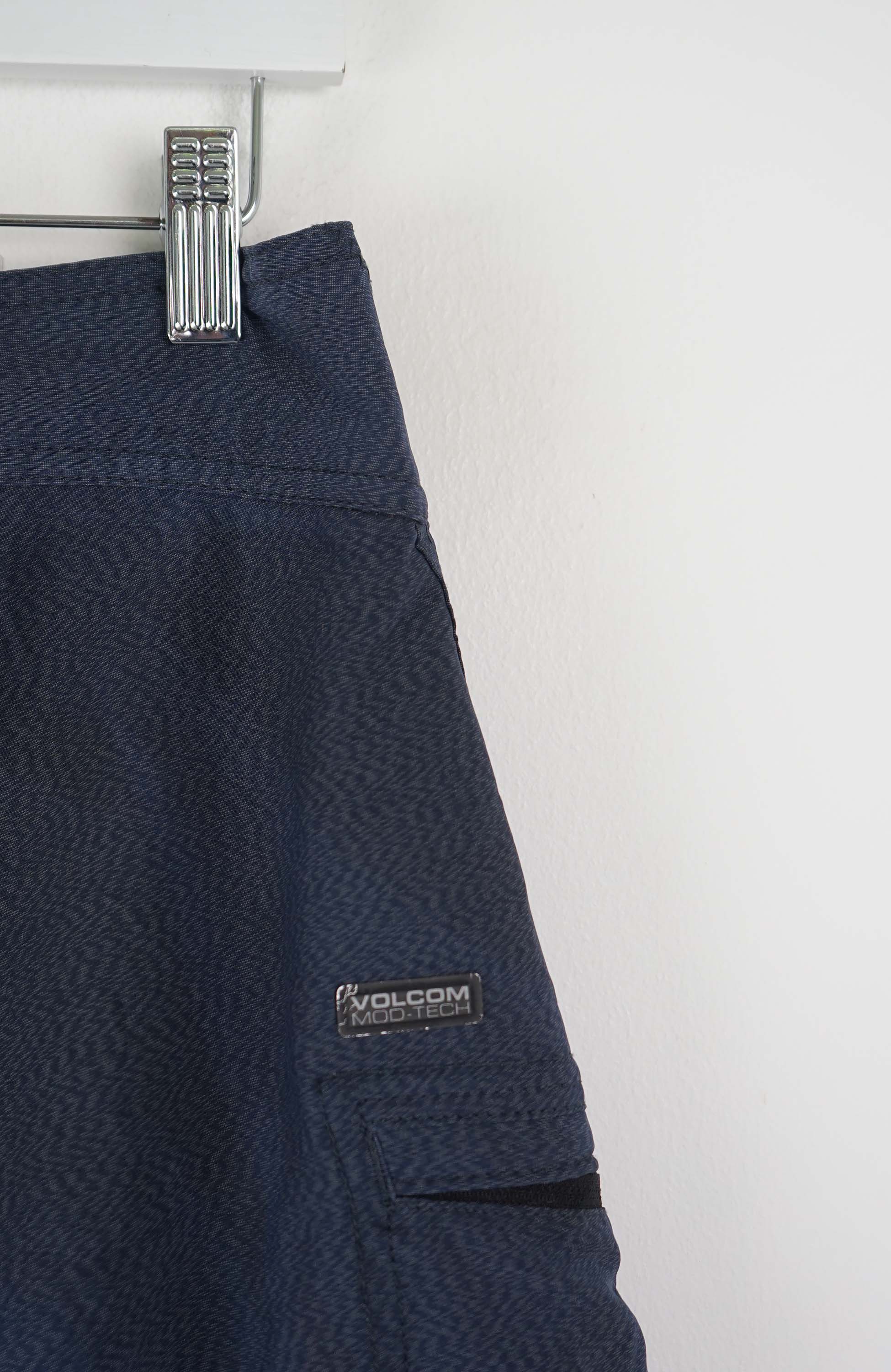 VINTAGE VOLCOM MOD TECH BOARD SHORTS W32 - Image 3