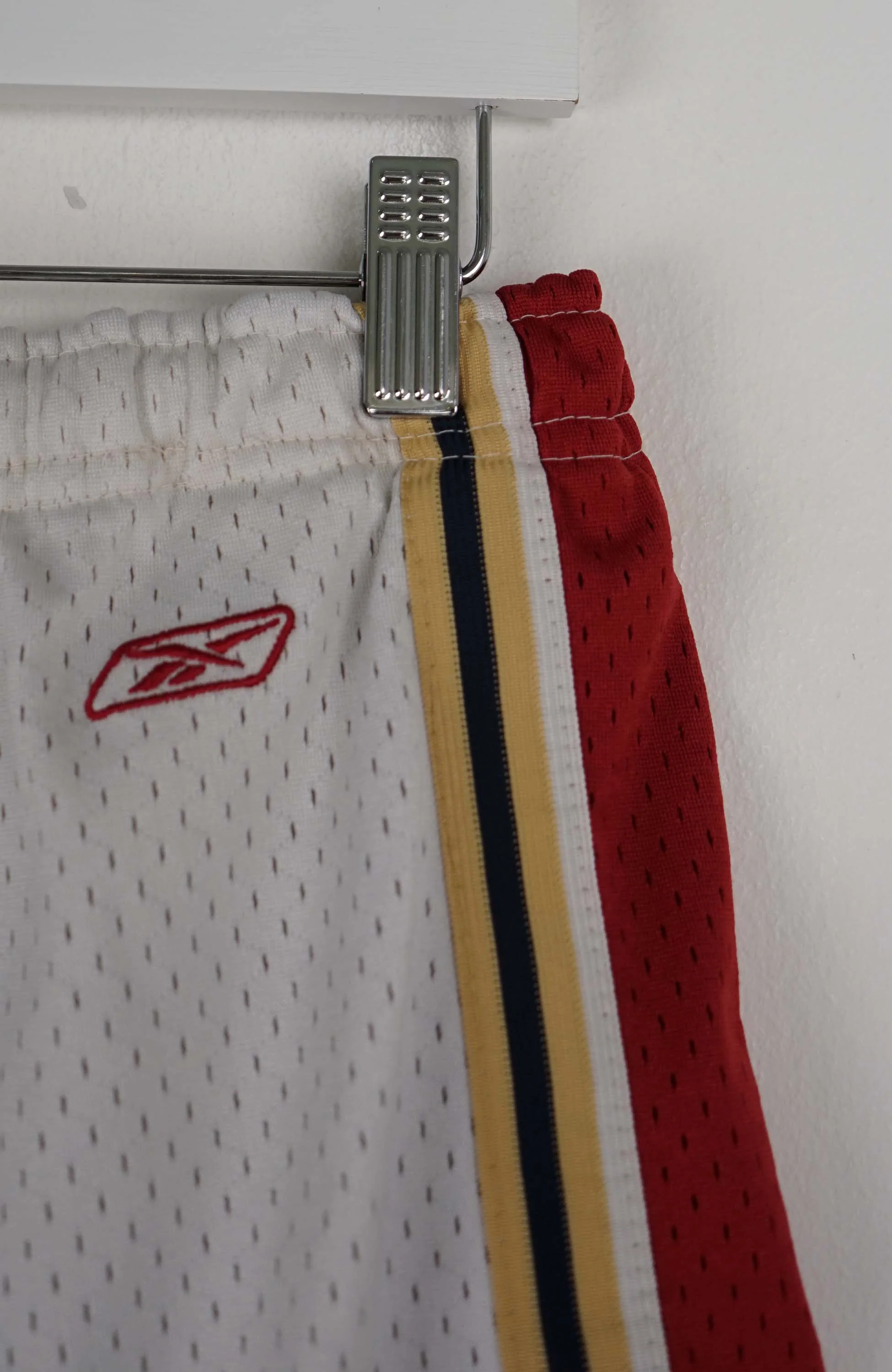 VINTAGE REEBOK SHORTS W32 - Image 2