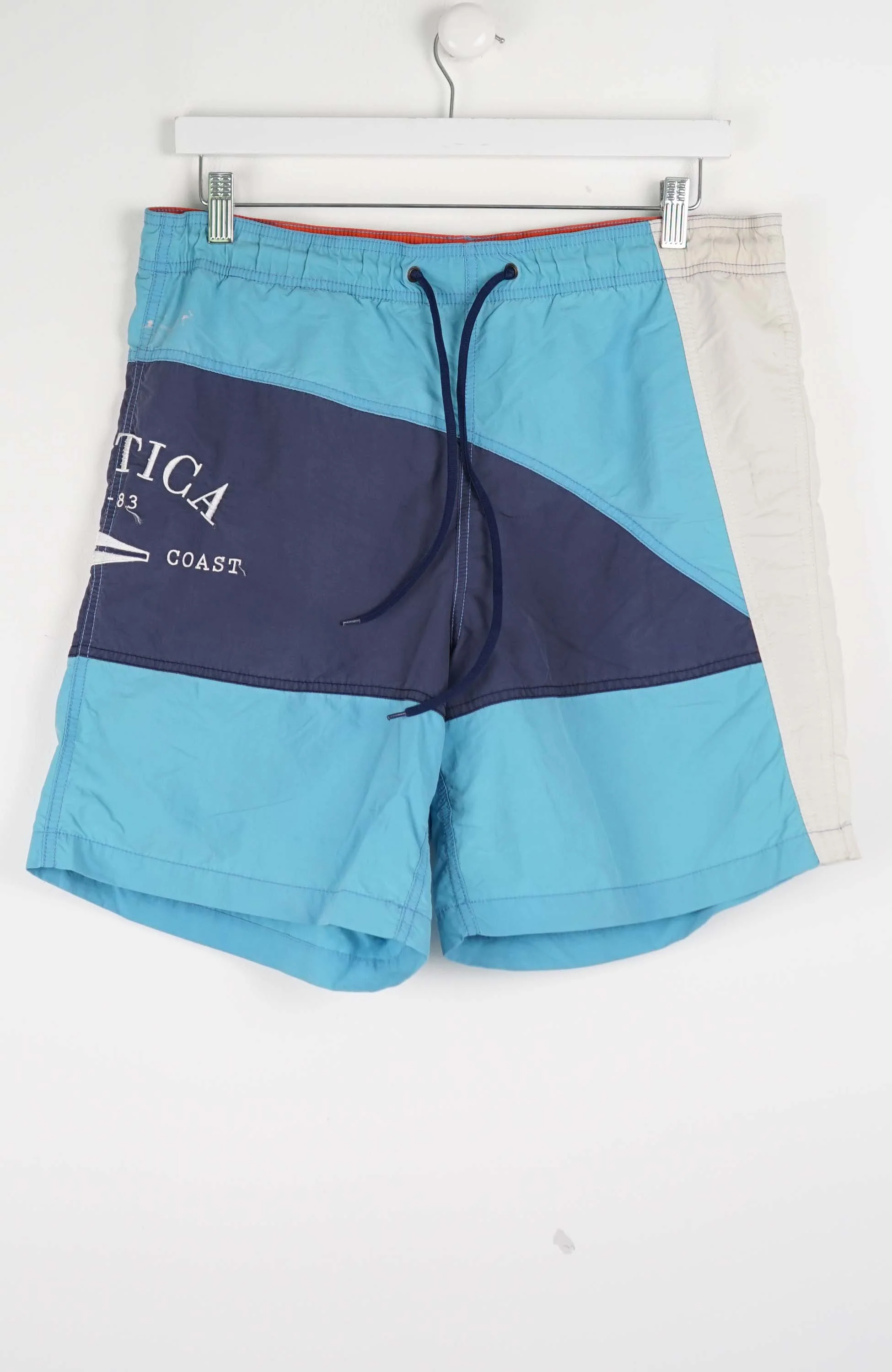 VINTAGE NAUTICA SHORTS W32