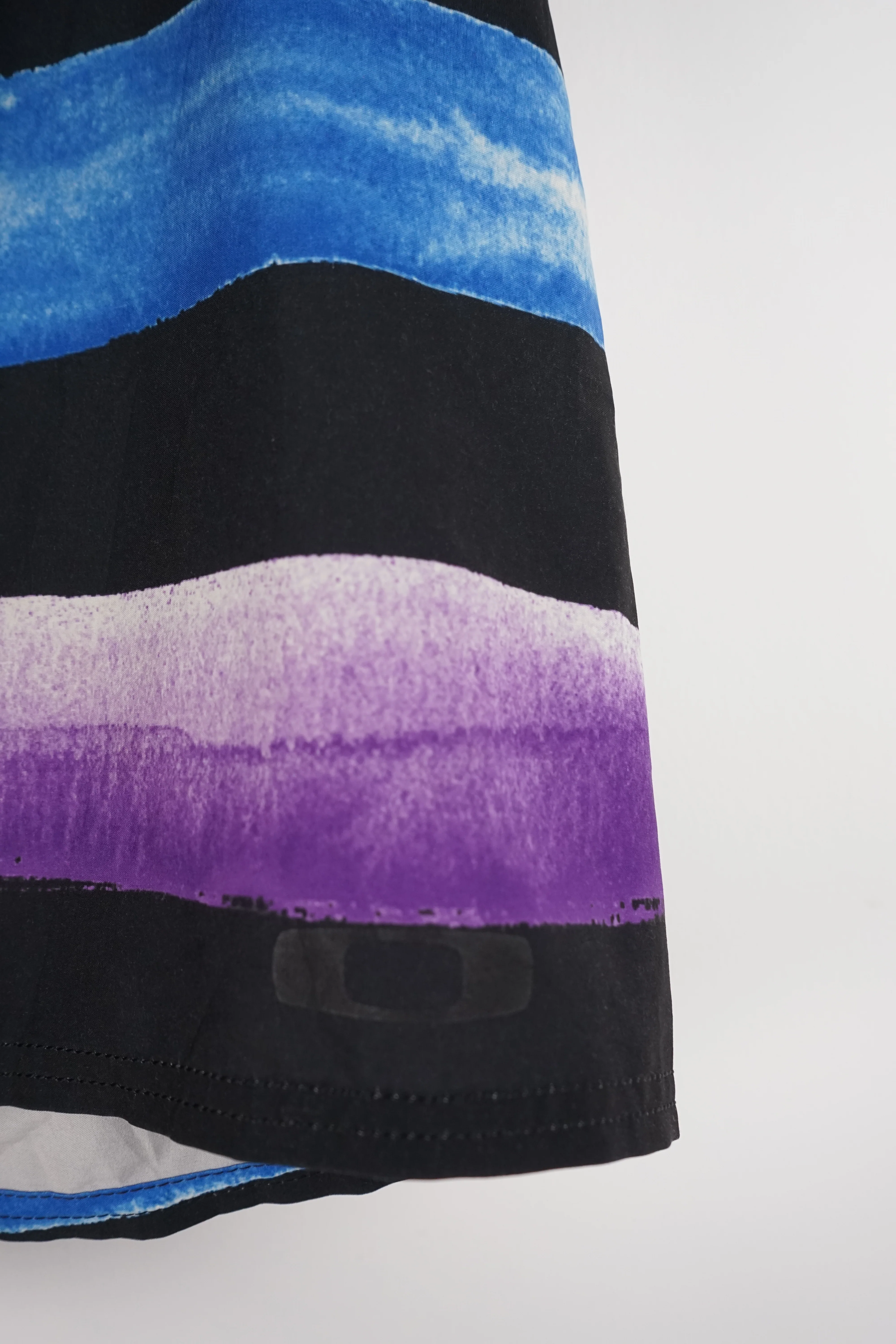 VINTAGE OAKLEY BOARD SHORTS W35 - Image 3