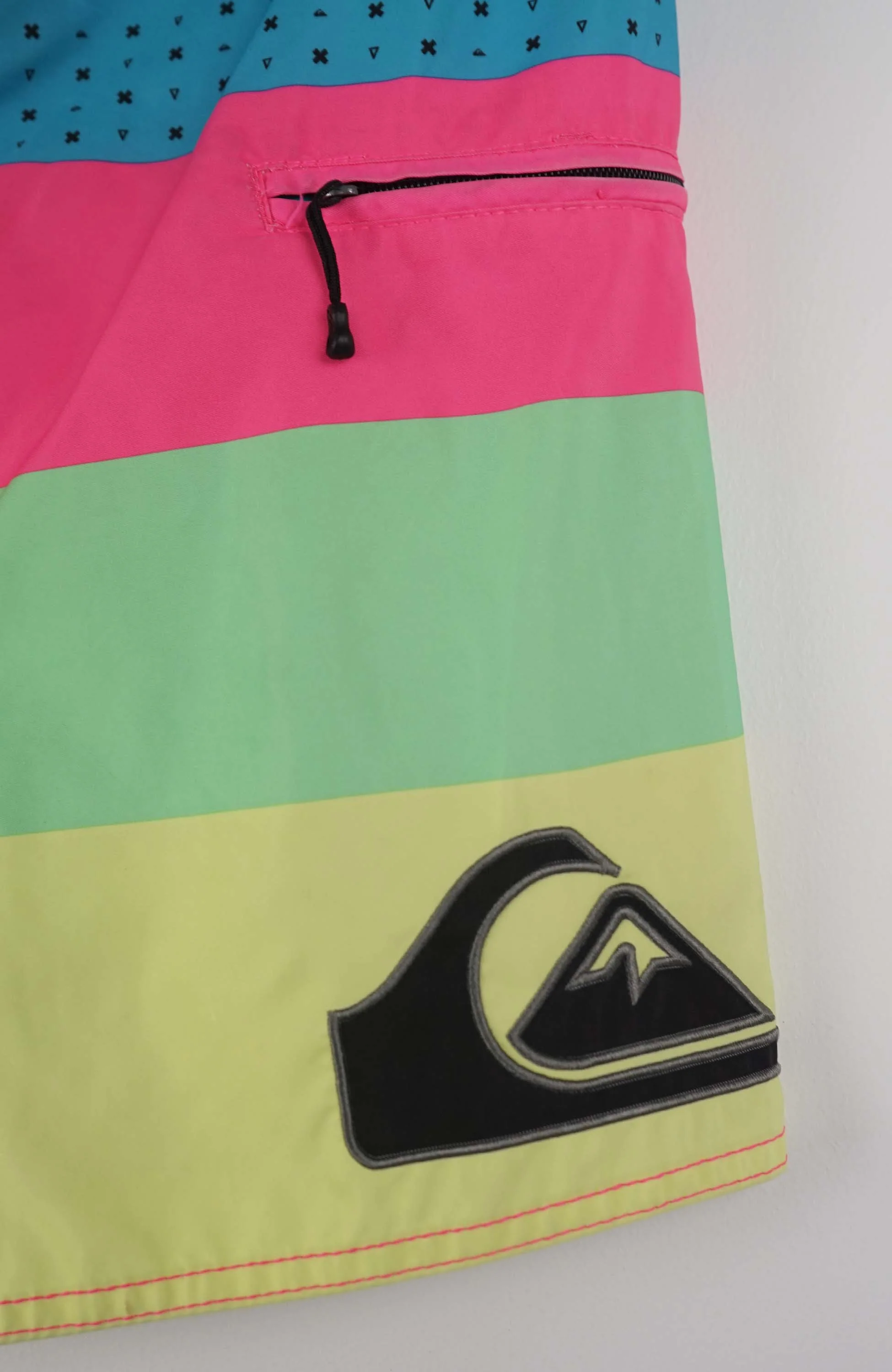 VINTAGE QUIKSILVER SURF BOARD SHORTS W32 - Image 2