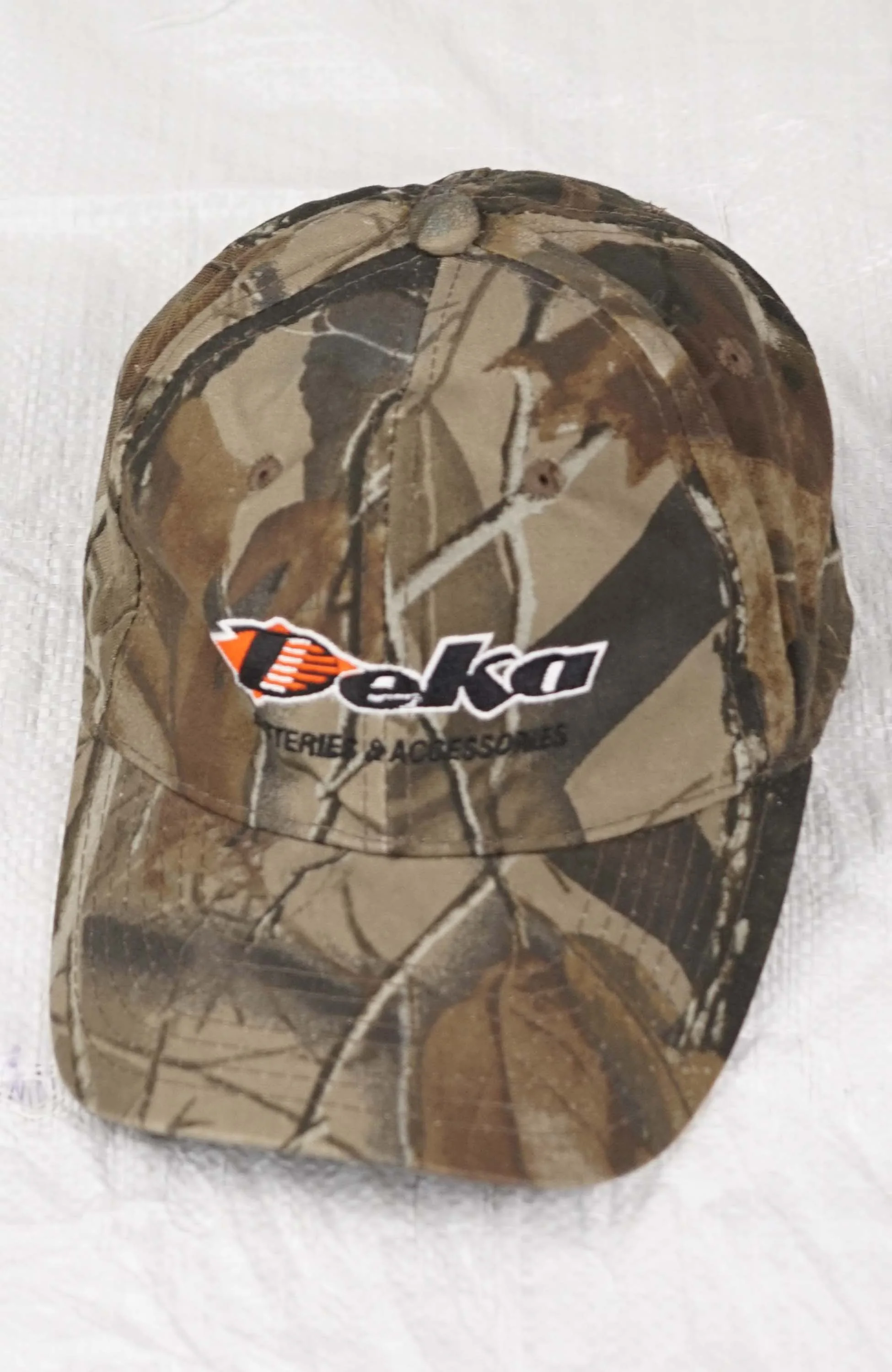 VINTAGE EKA BATTERIES & ACCESSORIES REAL TREE HAT