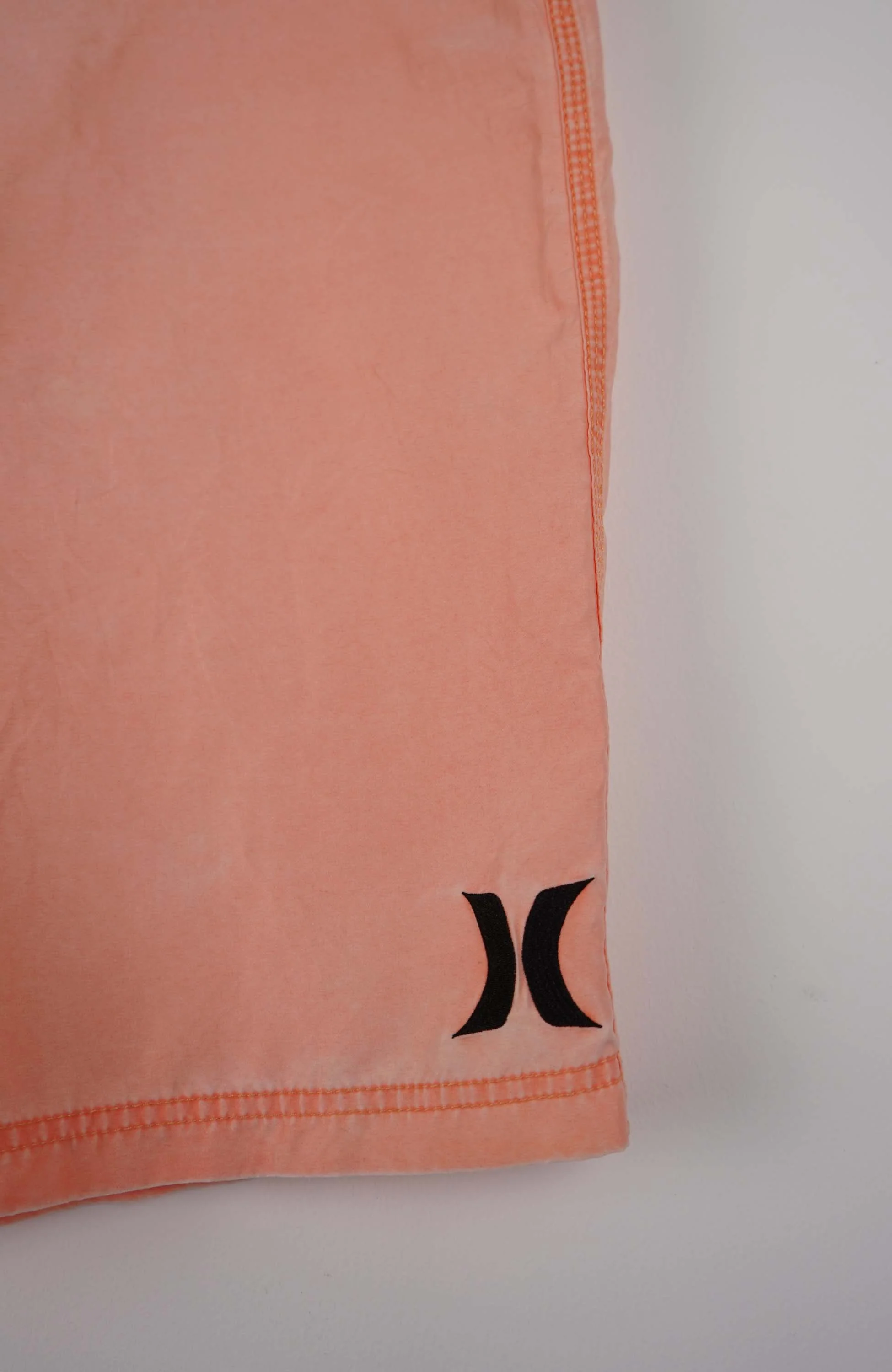 VINTAGE HURLEY SHORTS W36 - Image 2