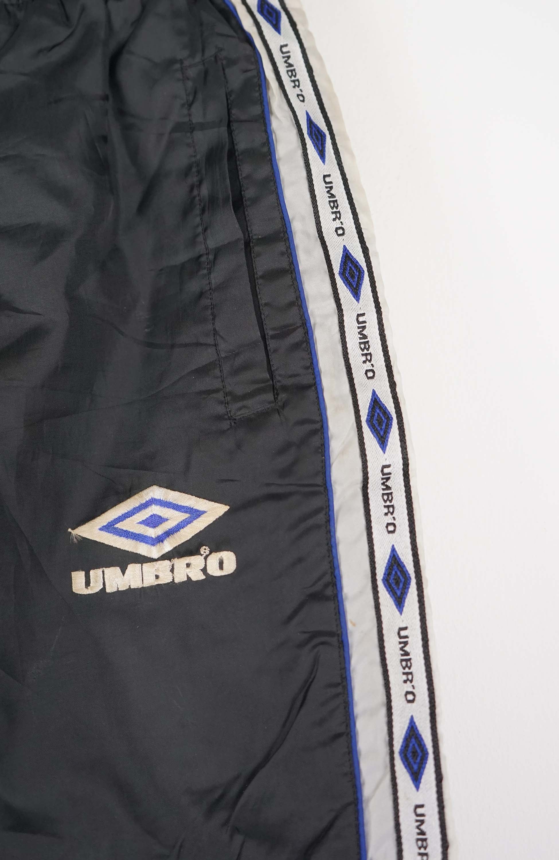 VINTAGE UMBRO TRACK PANT SHORTS (M) - Image 2