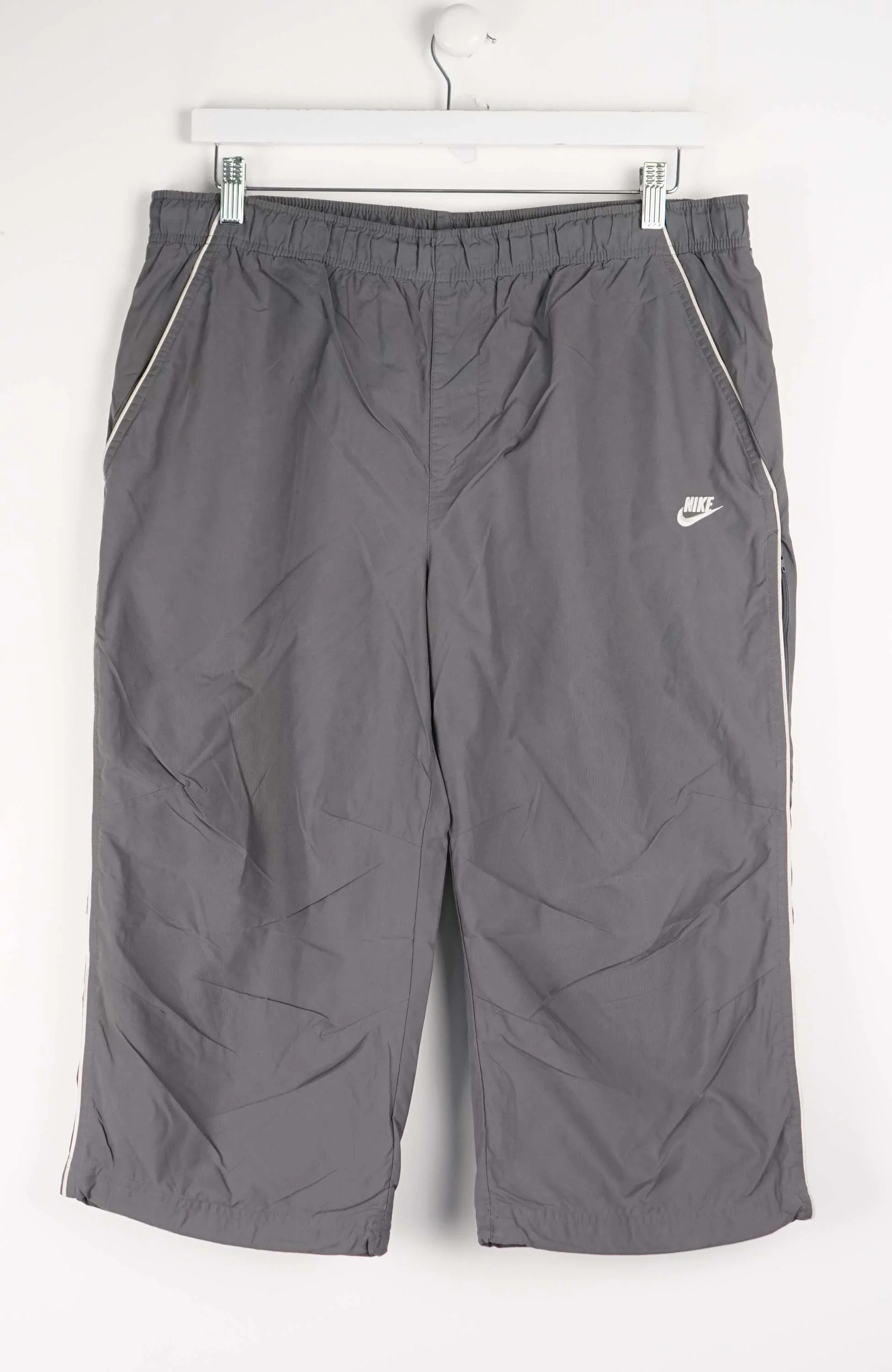 VINTAGE NIKE 3/4 TRACK PANT SHORTS (L)