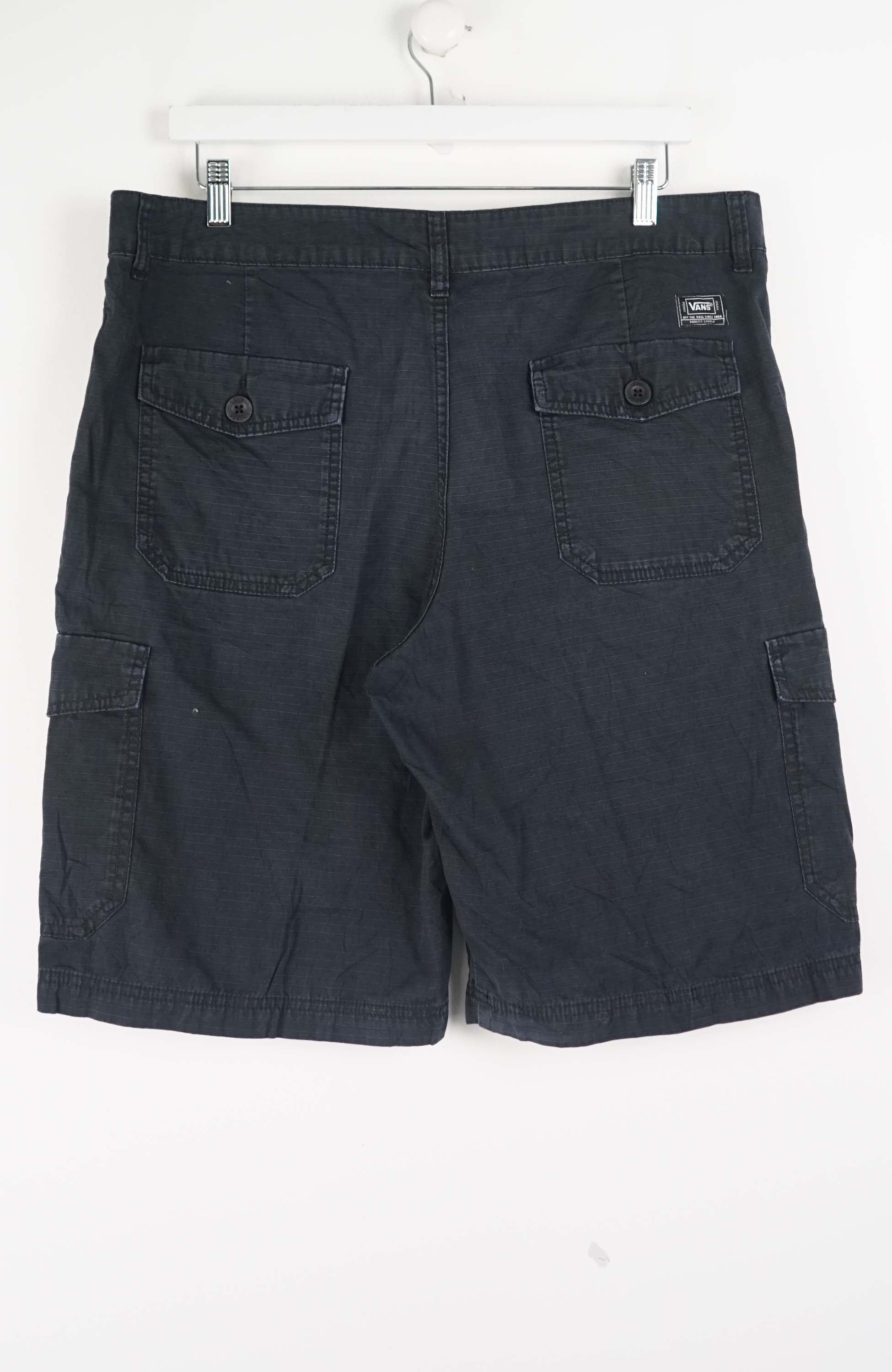 VINTAGE VANS CARGO SHORTS W37 - Image 3
