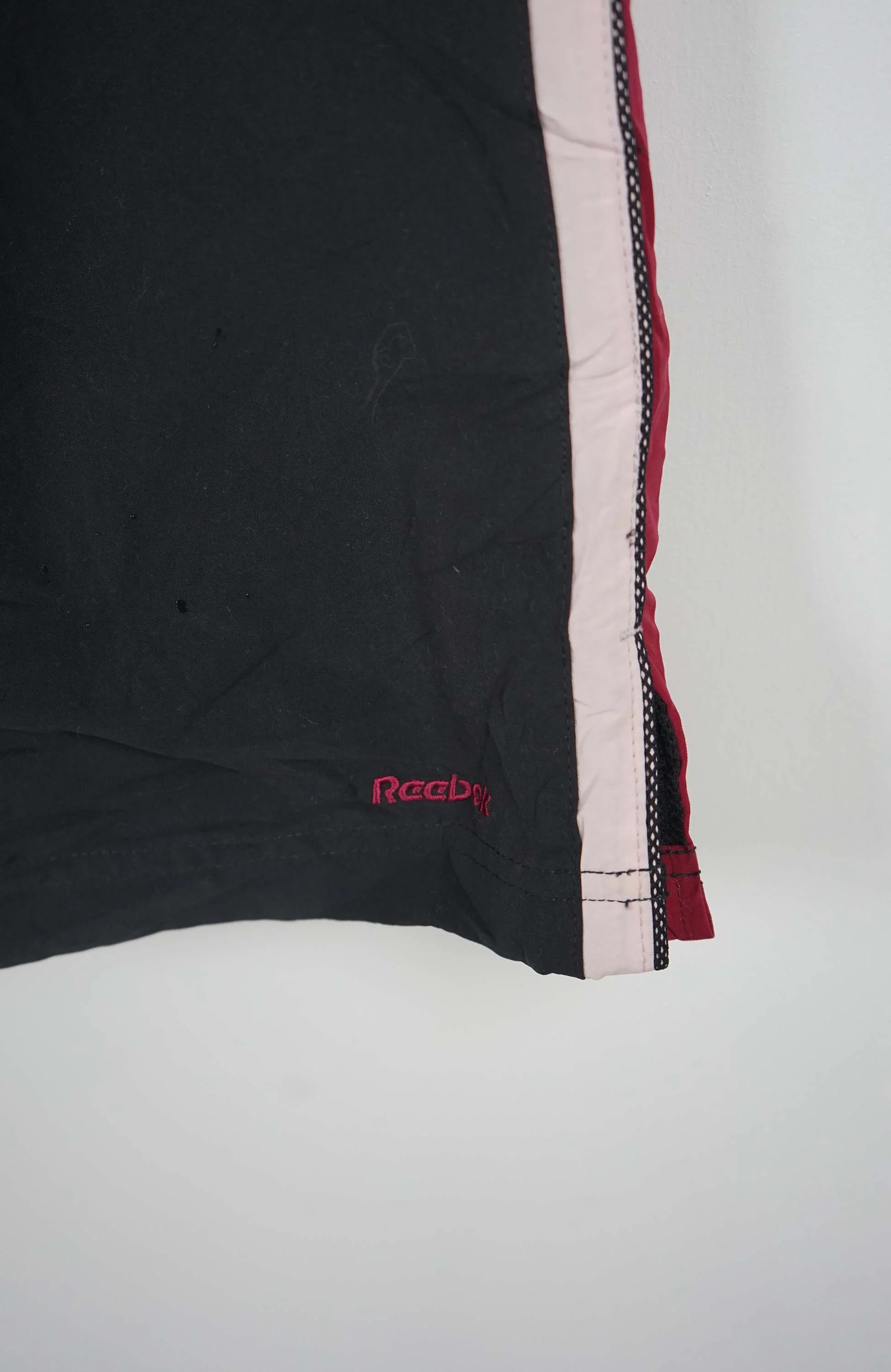 VINTAGE REEBOK 3/4 TRACK PANTS SHORTS (M) - Image 2