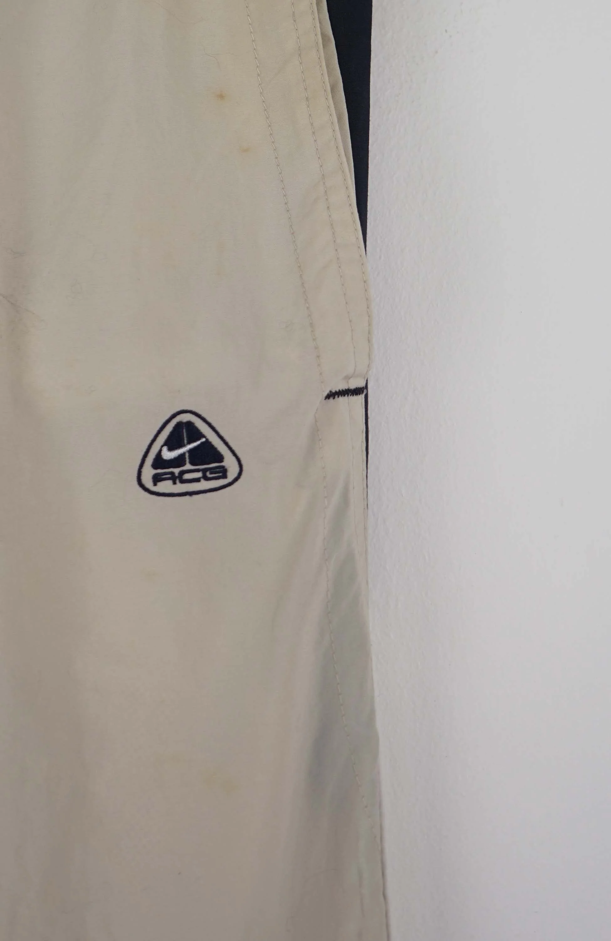 VINTAGE NIKE TRACK PANT SHORTS (M) - Image 2