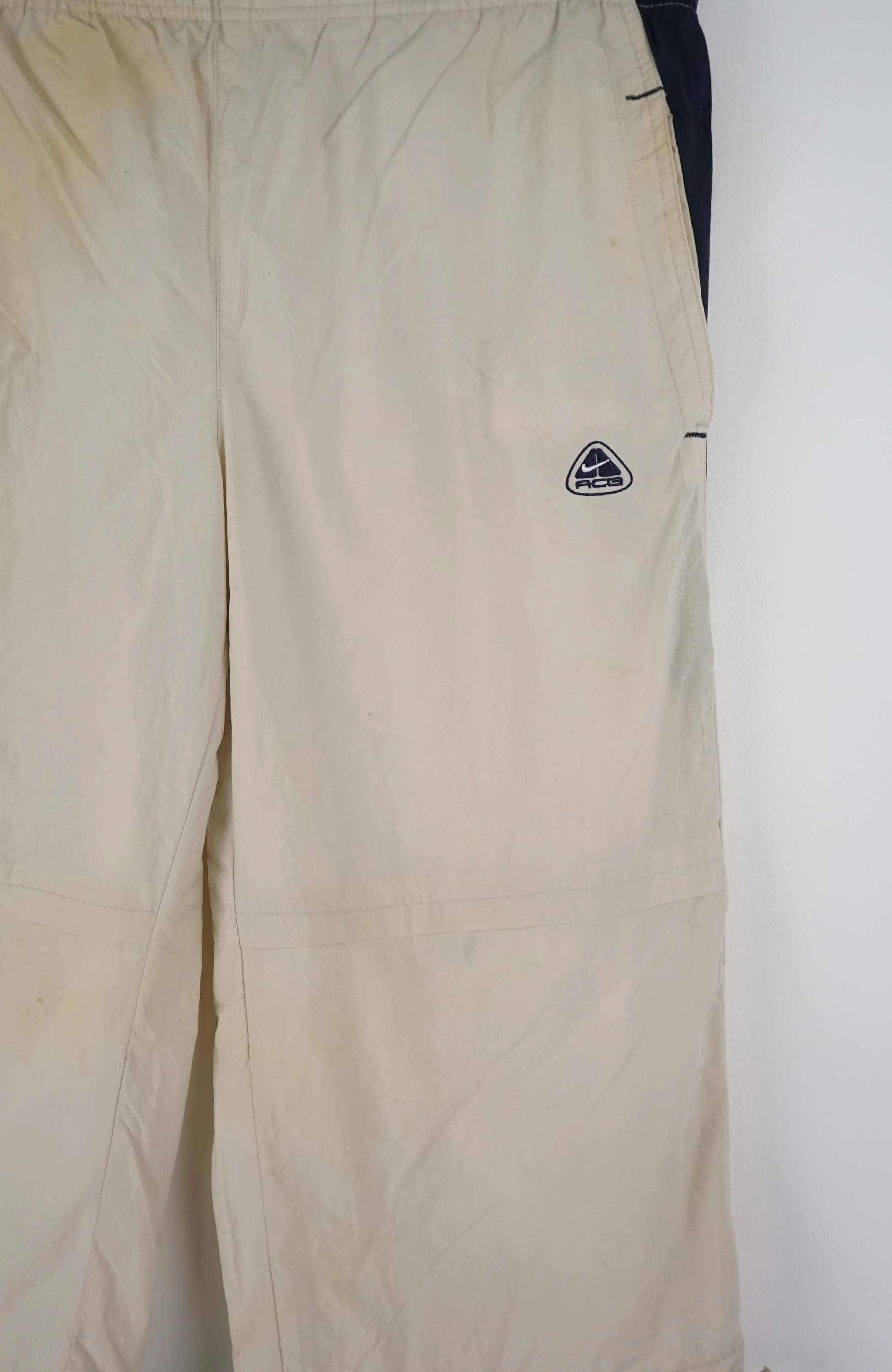 VINTAGE NIKE TRACK PANT SHORTS (M) - Image 5