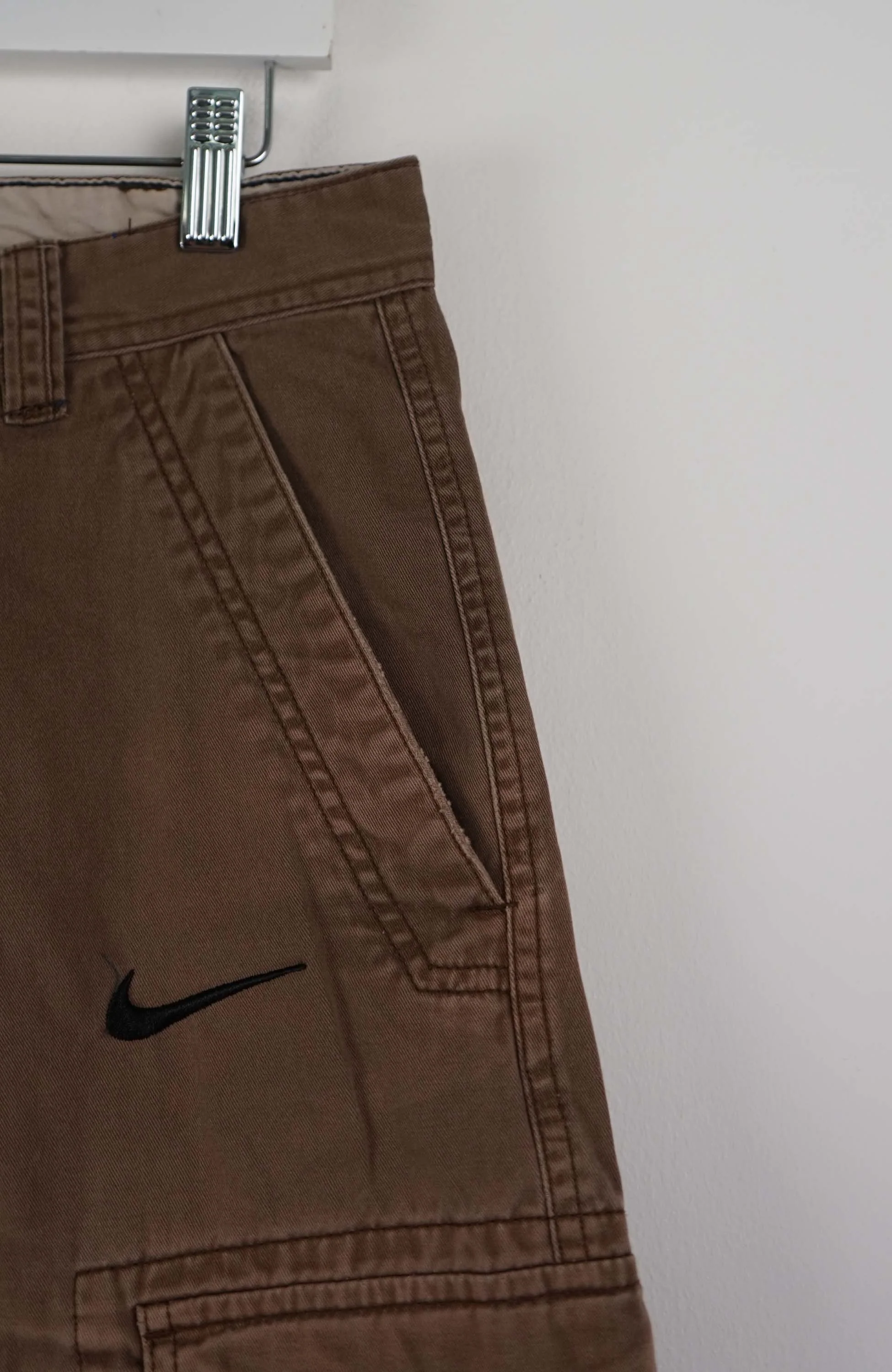 VINTAGE REWORK CARGO SHORTS W32 - Image 2