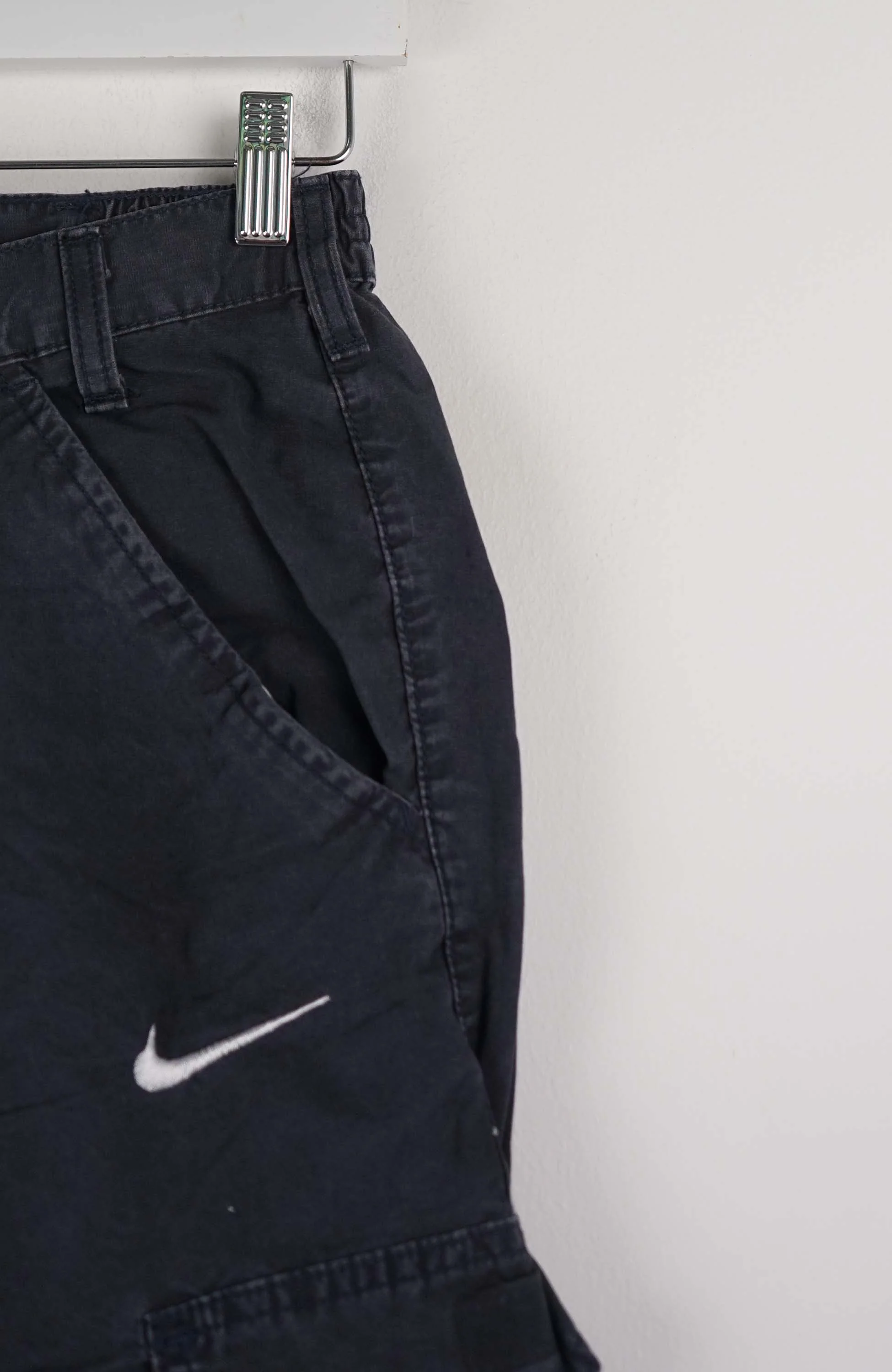 VINTAGE REWORK CARGO SHORTS W25 - Image 2