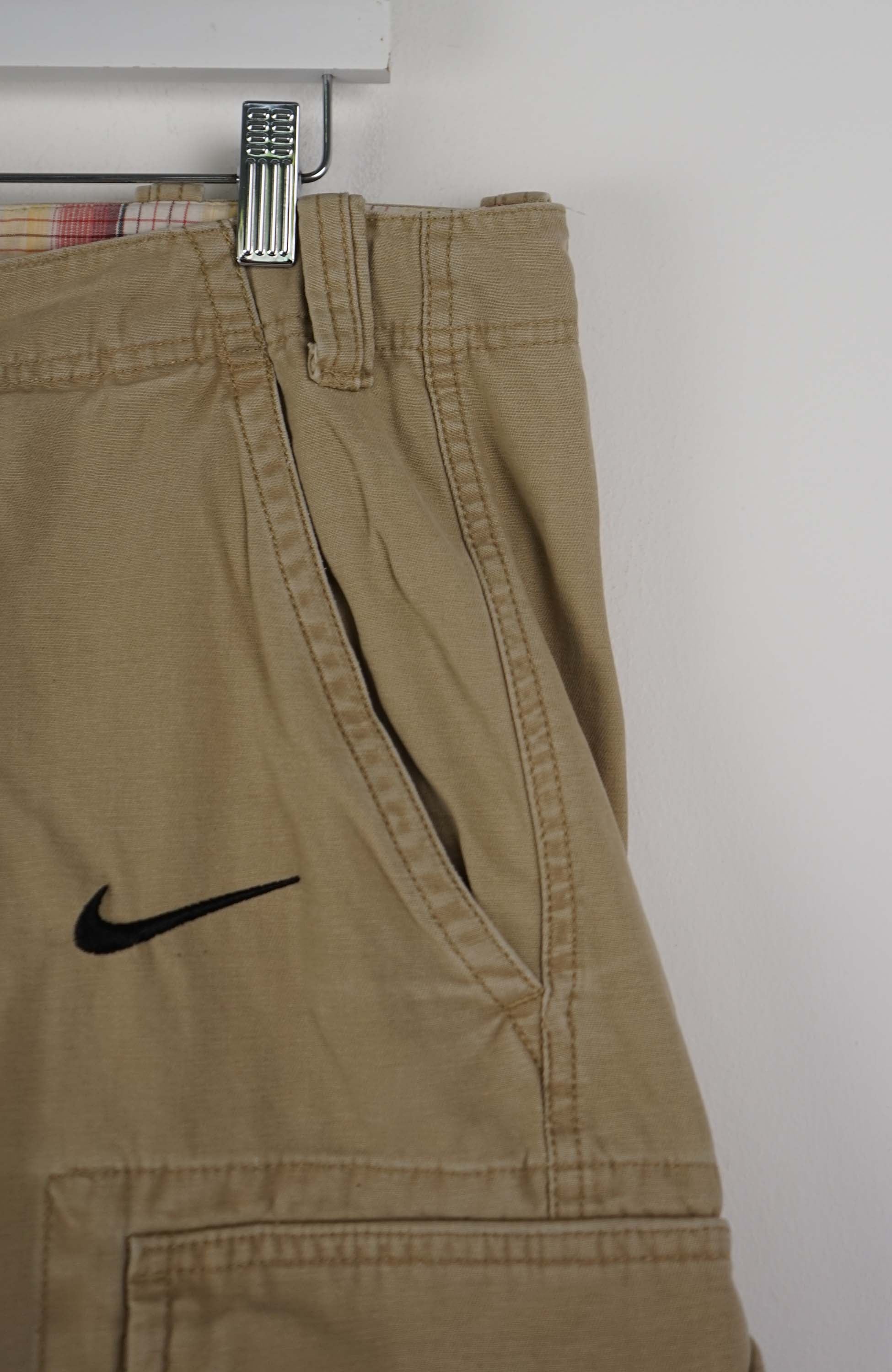 VINTAGE REWORK CARGO SHORTS W36 - Image 2