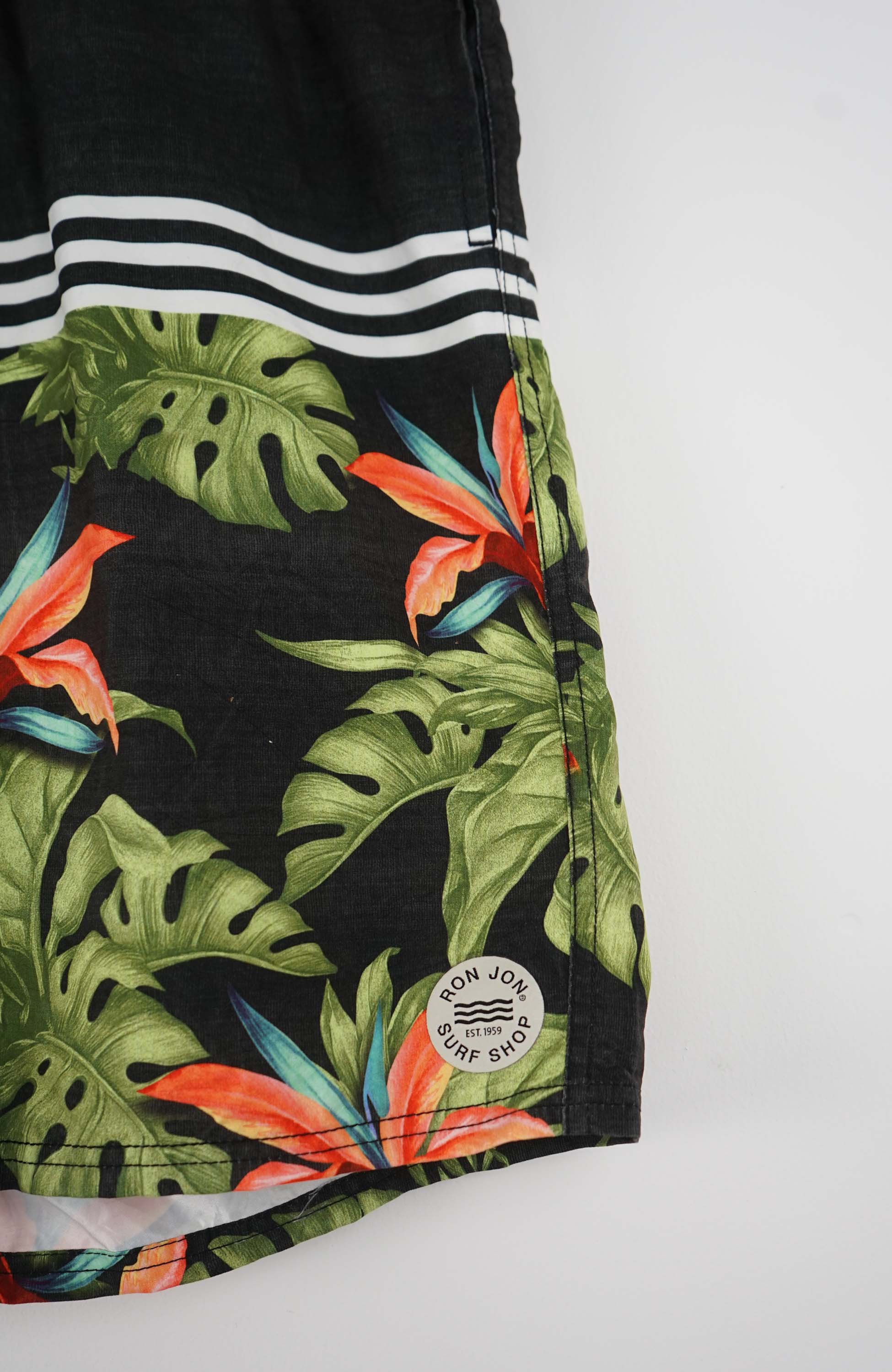 VINTAGE RON JON BOARD SHORTS W37 - Image 2