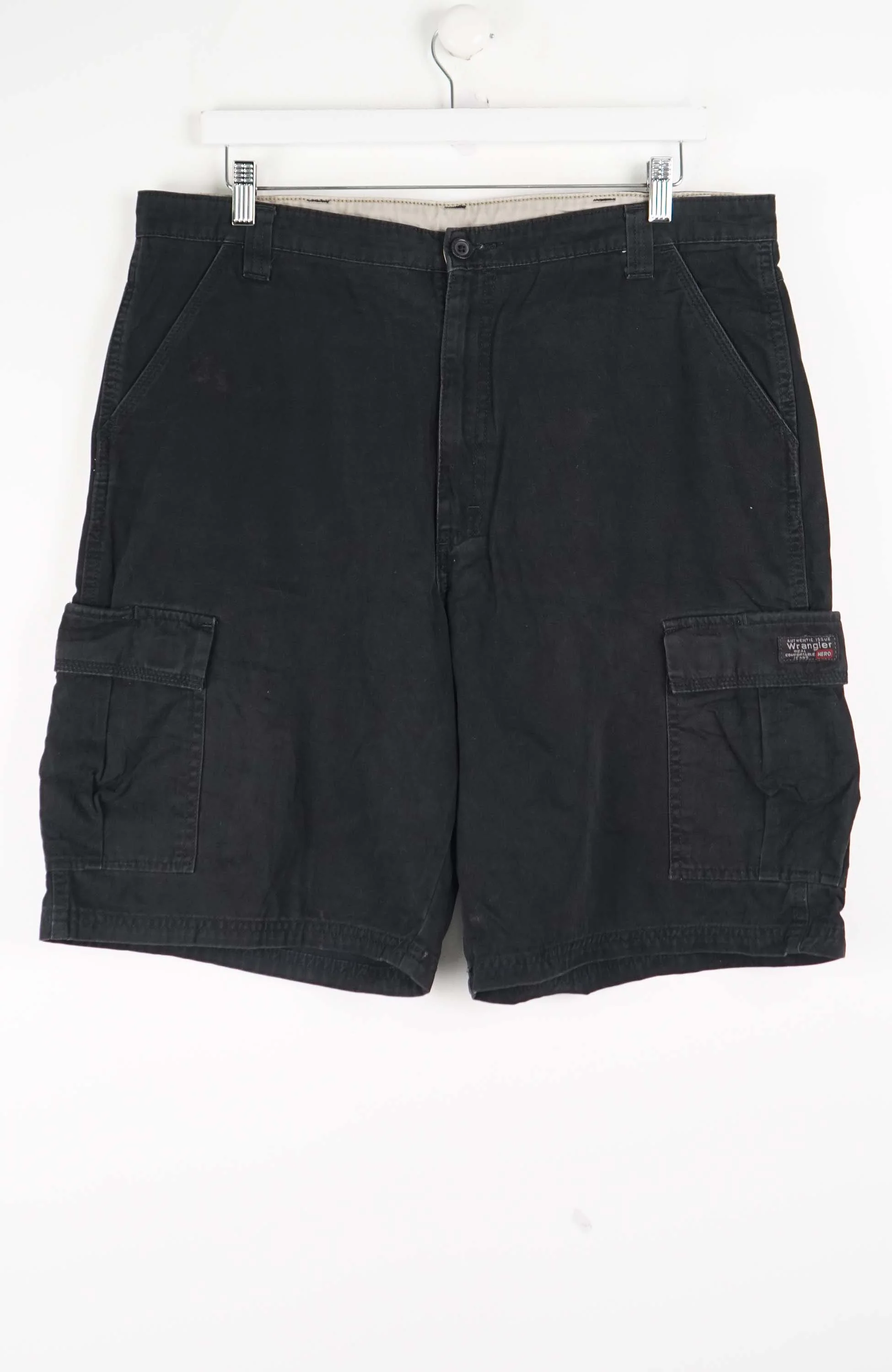 VINTAGE WRANGLER CARGO SHORTS W36