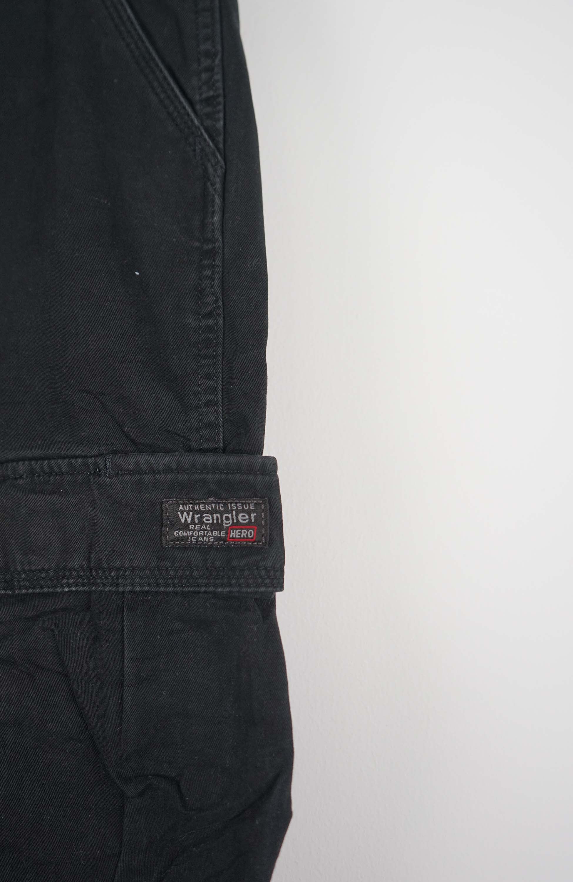 VINTAGE WRANGLER CARGO SHORTS W36 - Image 2