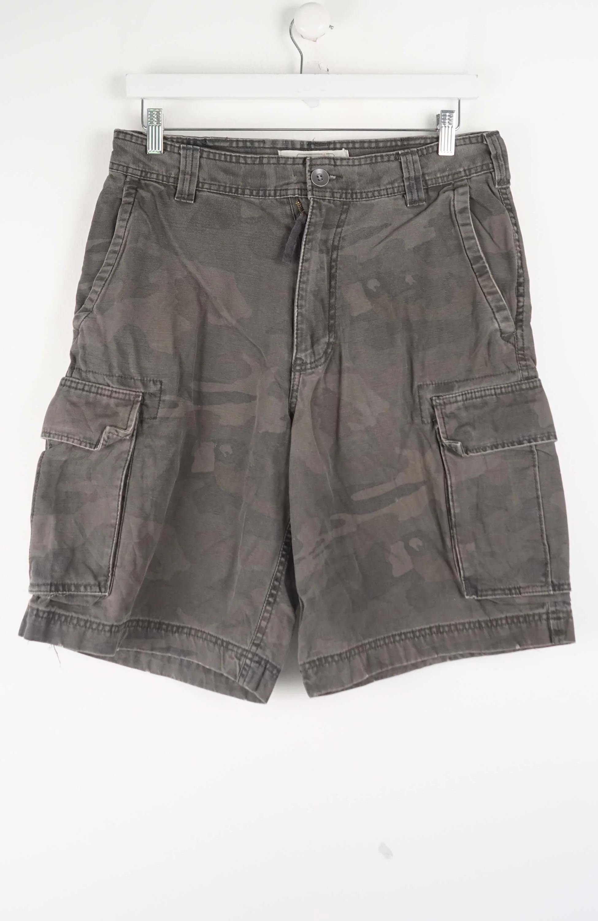 VINTAGE CAMO CARGO SHORTS W32