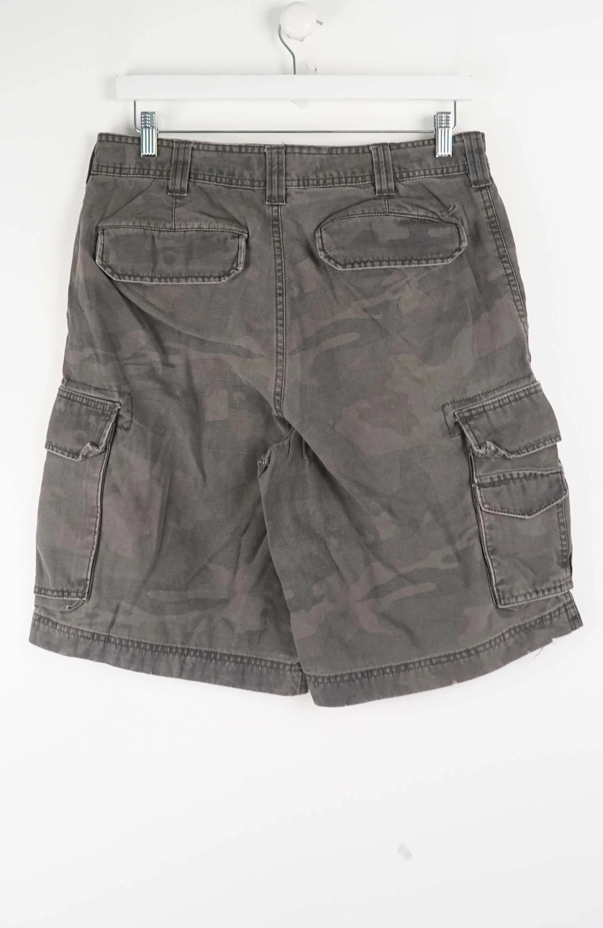 VINTAGE CAMO CARGO SHORTS W32 - Image 2