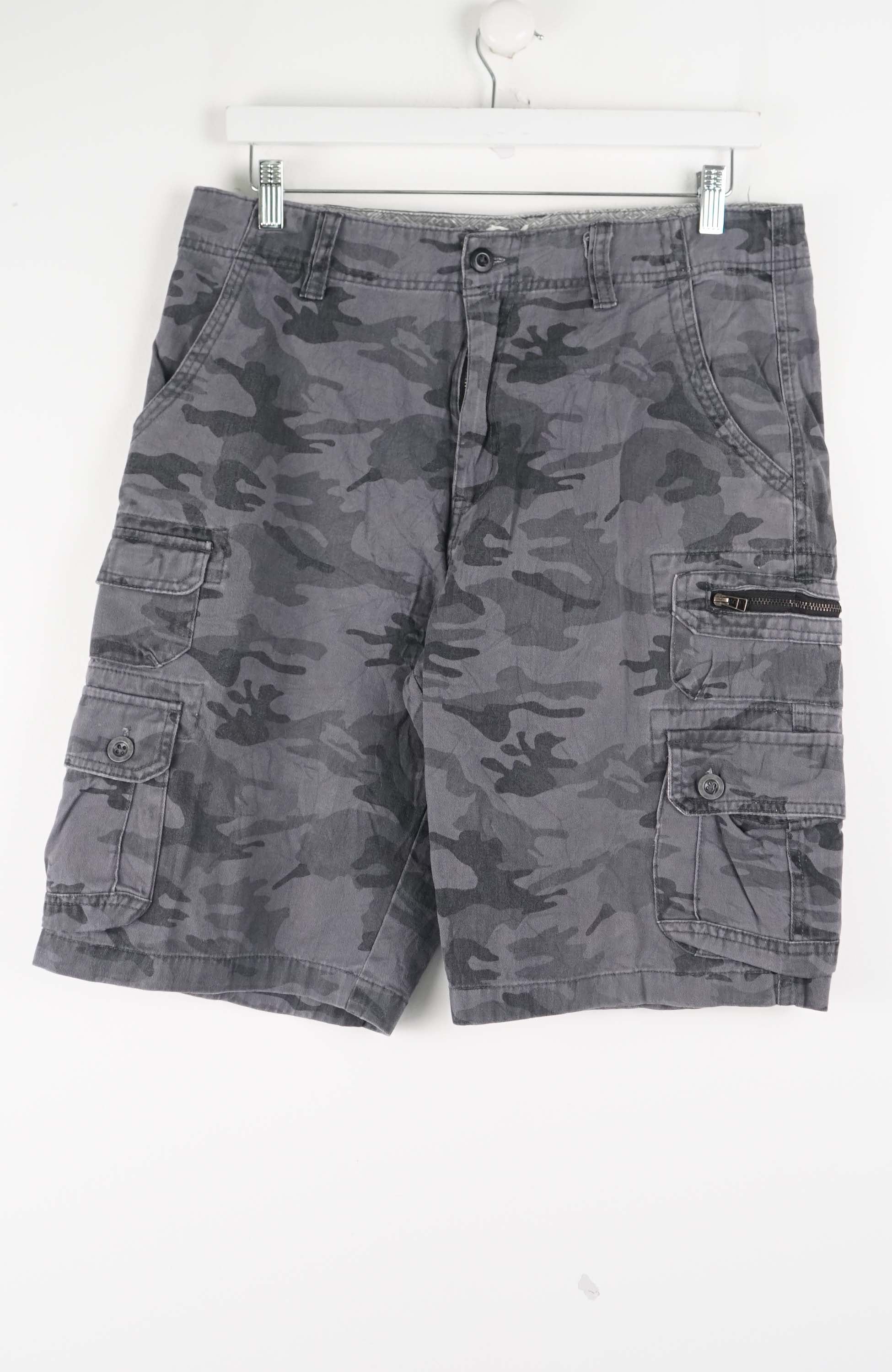 VINTAGE CAMO CARGO SHORTS W33