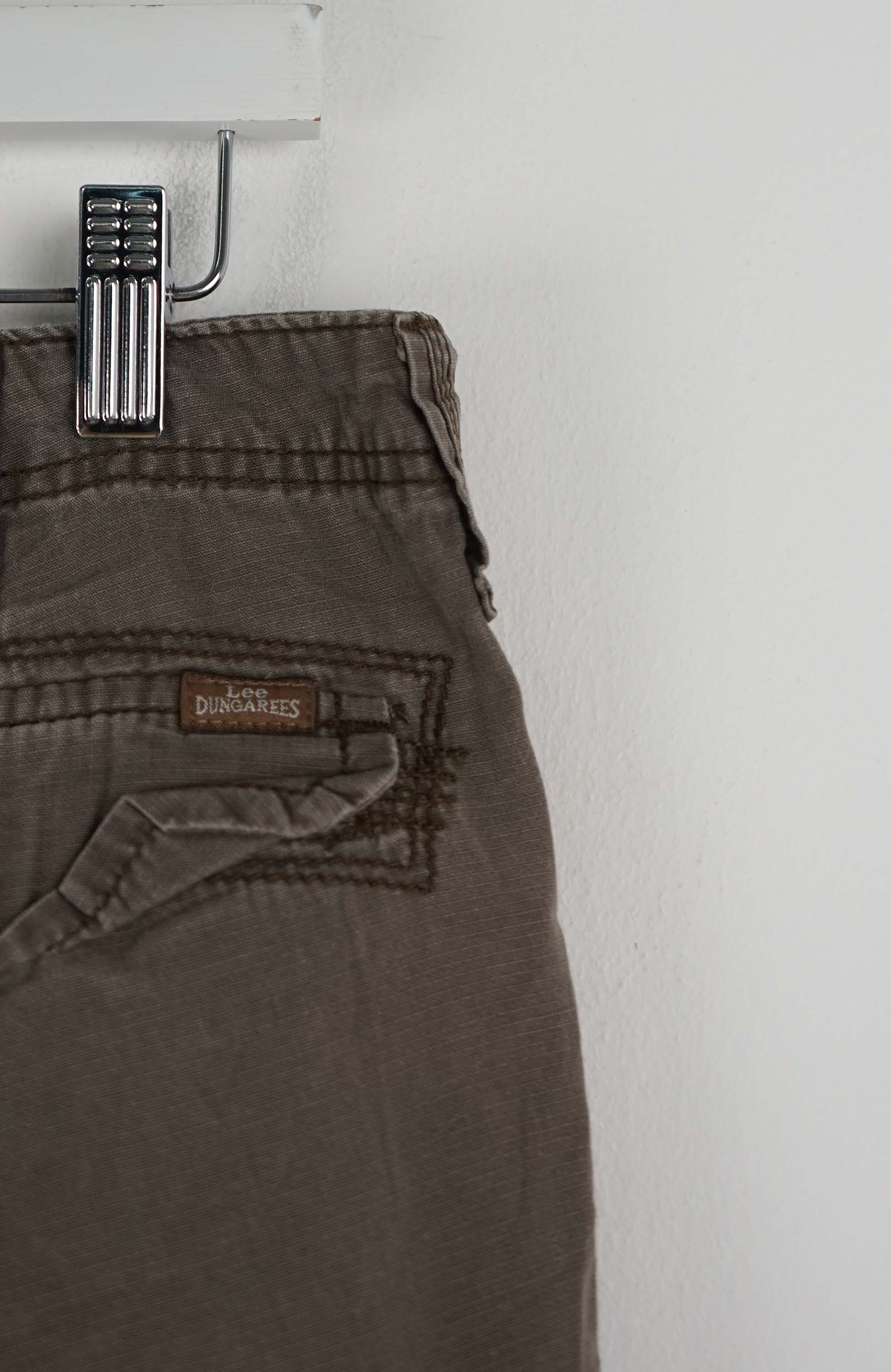VINTAGE LEE DUNGAREES CARGO SHORTS W34 - Image 2