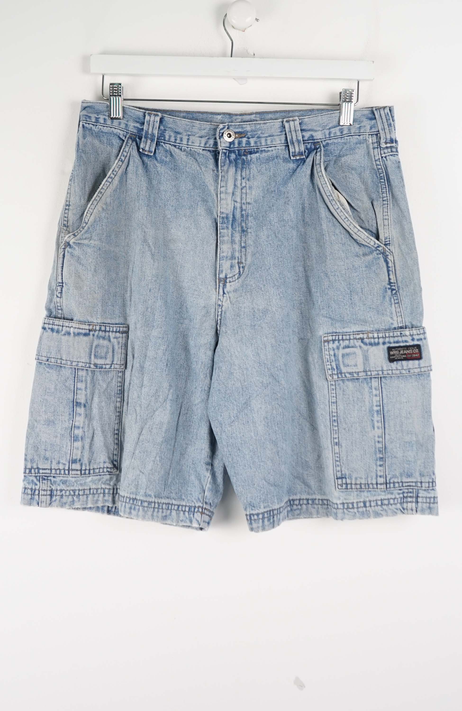 VINTAGE WRANGLER CARGO SHORTS W32