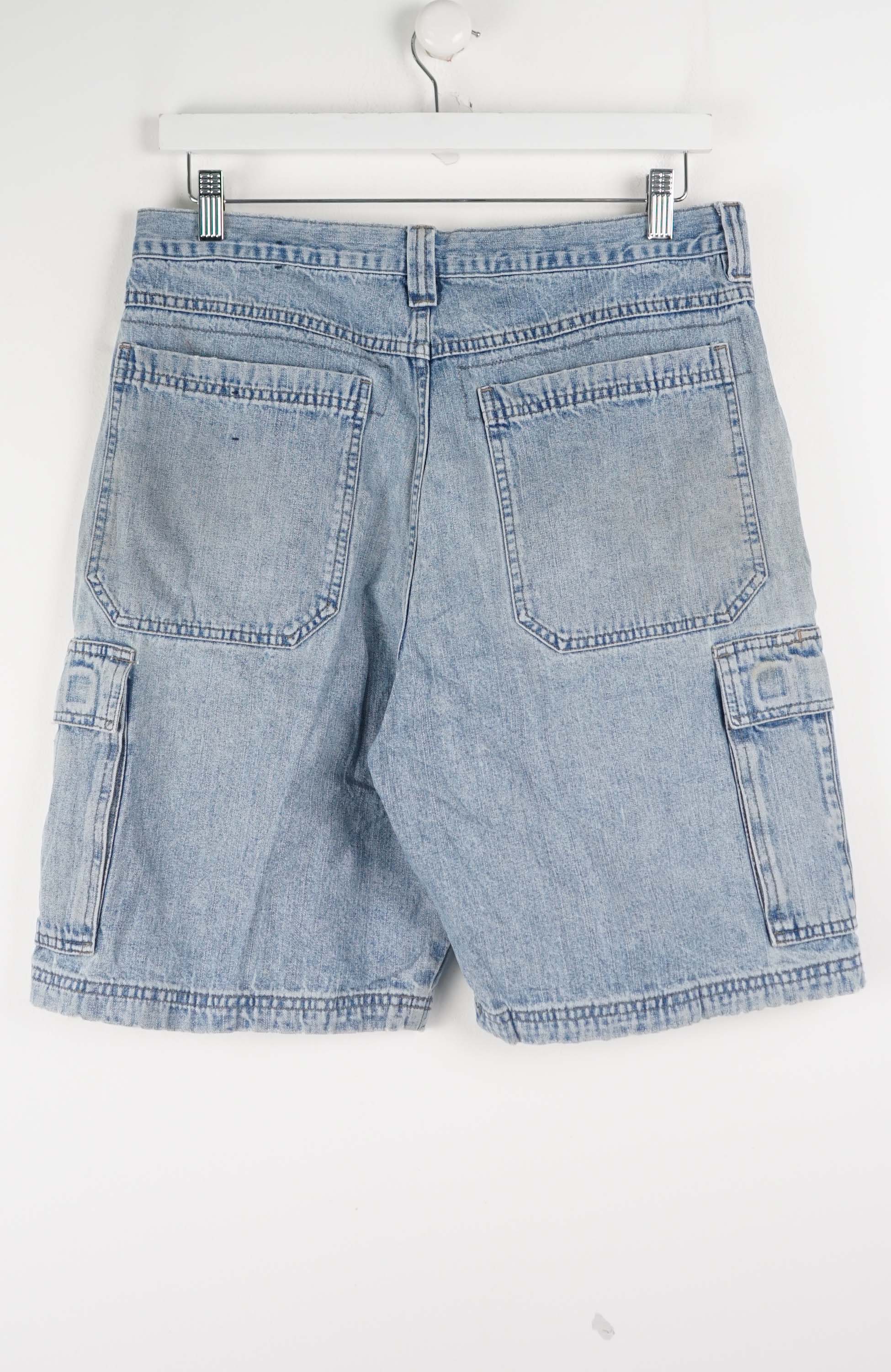 VINTAGE WRANGLER CARGO SHORTS W32 - Image 3