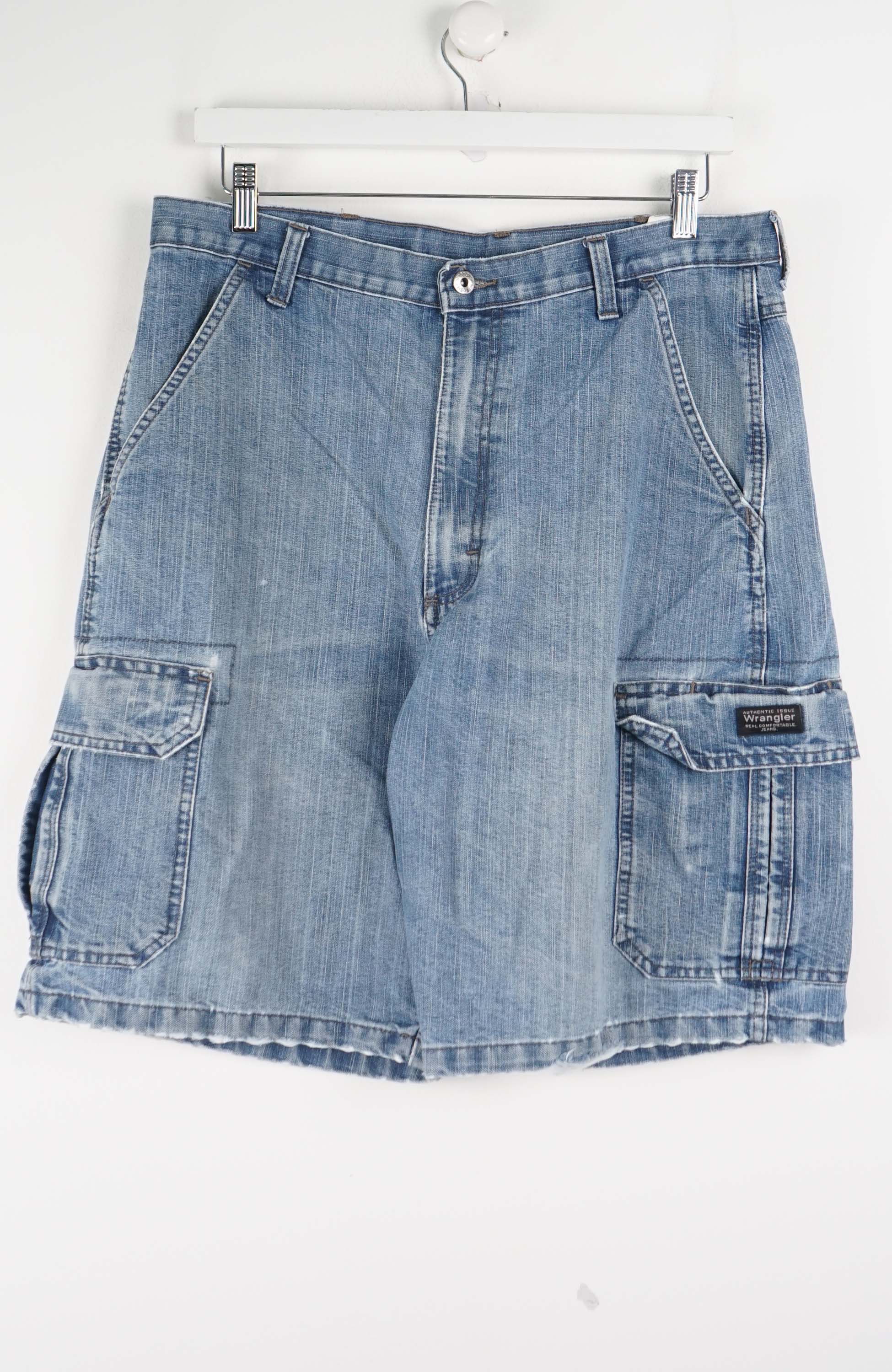 VINTAGE WRANGLER CARGO SHORTS W34