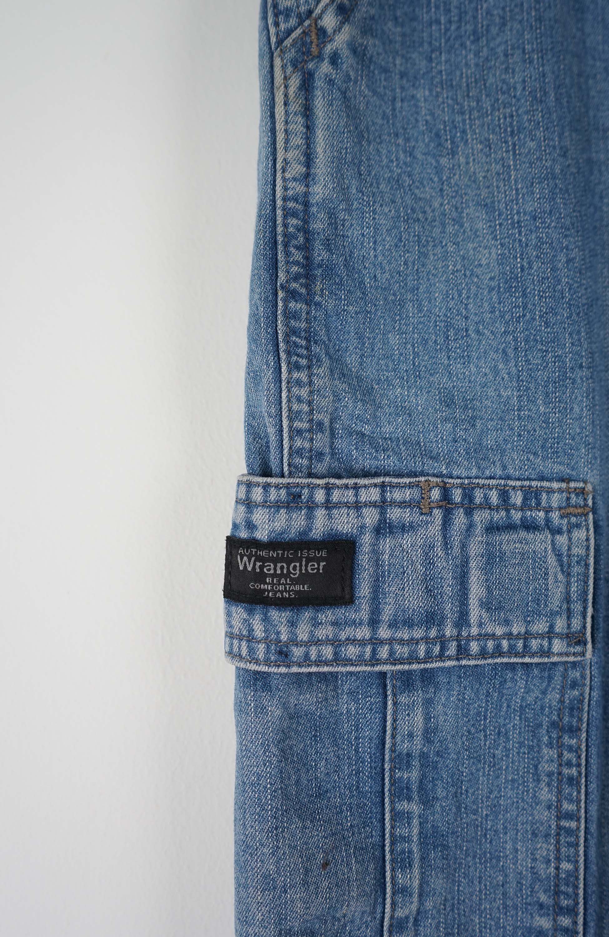 VINTAGE WRANGLER CARGO SHORTS W36 - Image 2