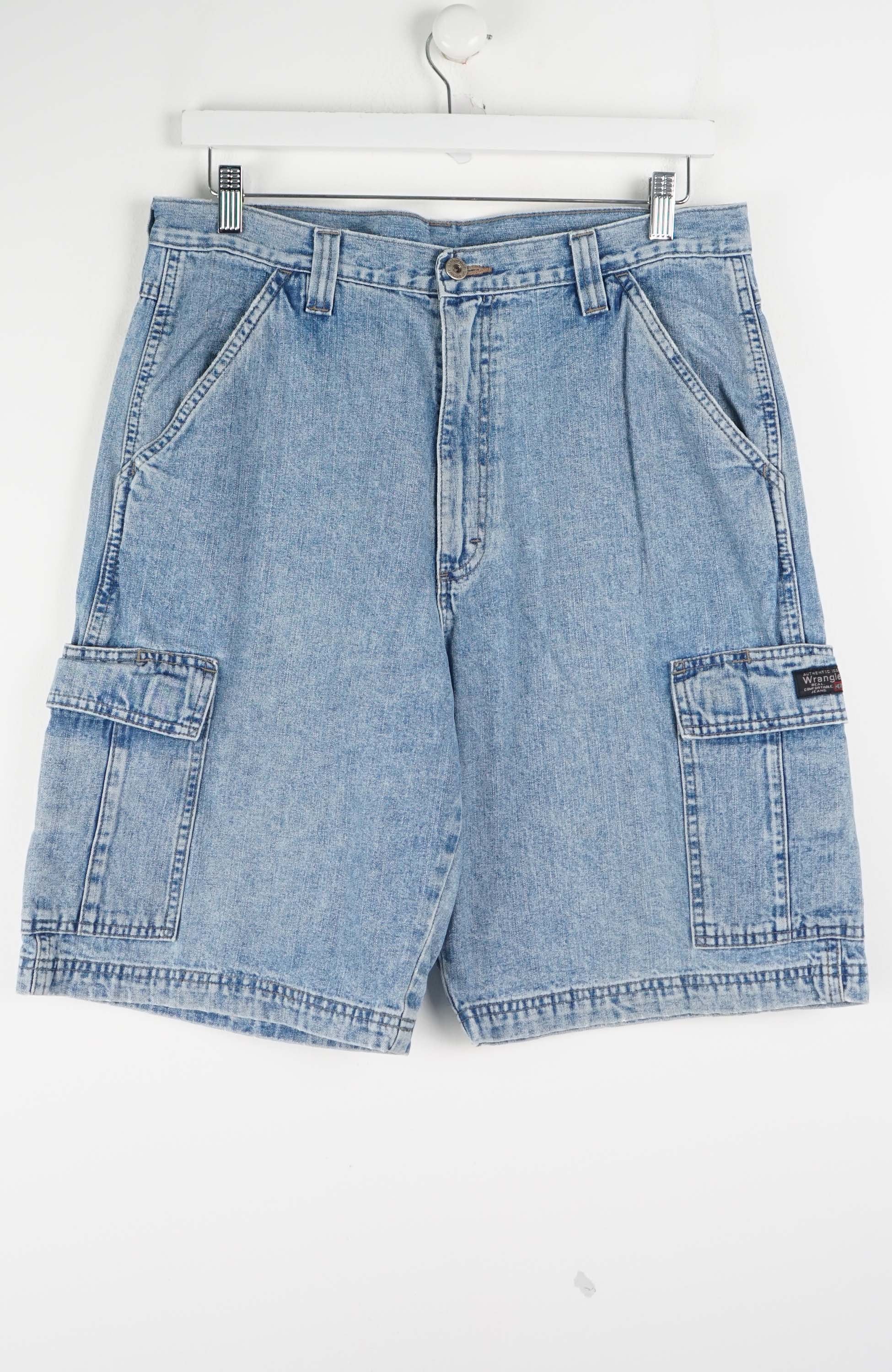 VINTAGE WRANGLER CARGO SHORTS W32